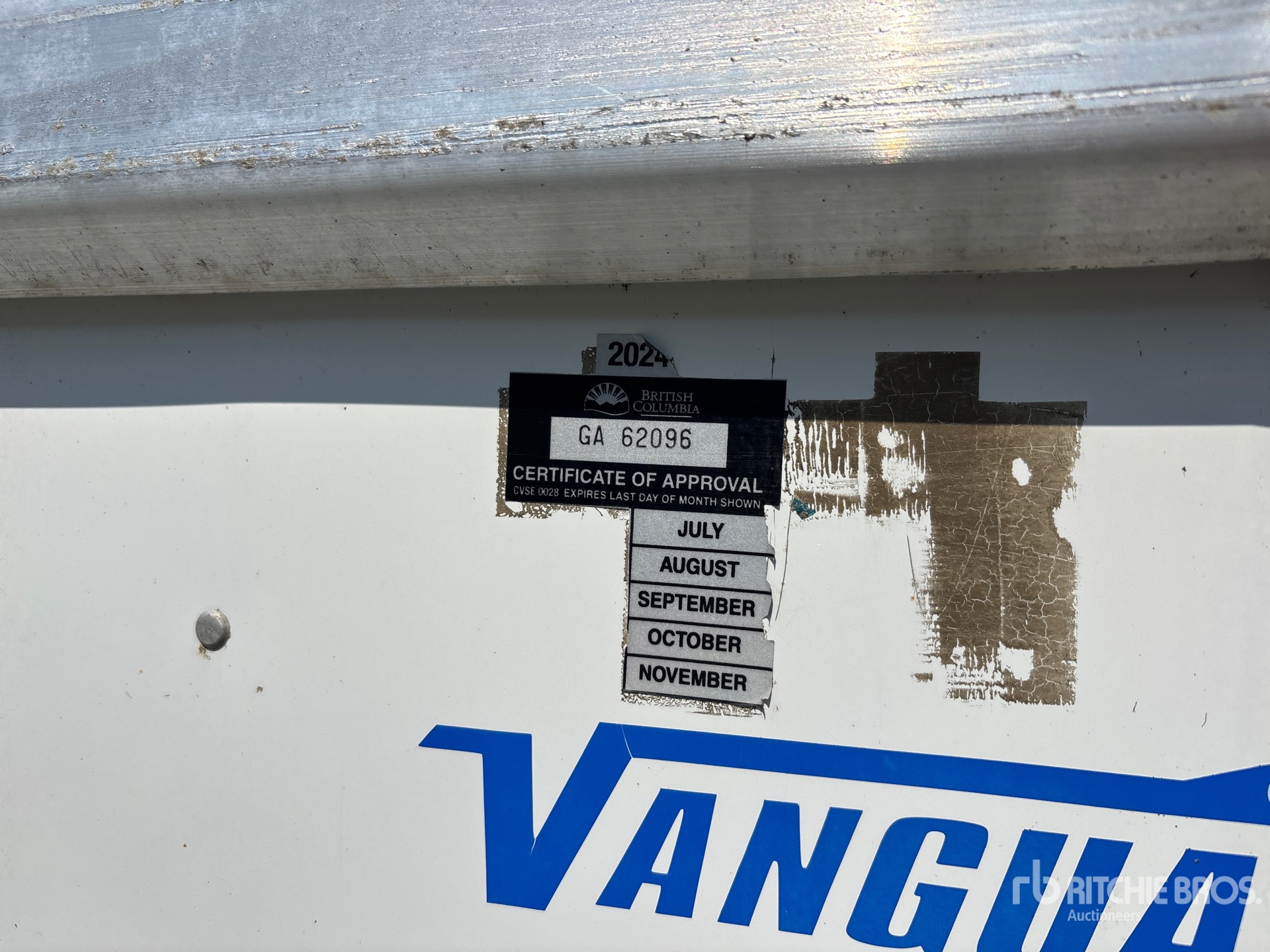 2013 Vanguard 53 FT X 102 IN T/A HEATED