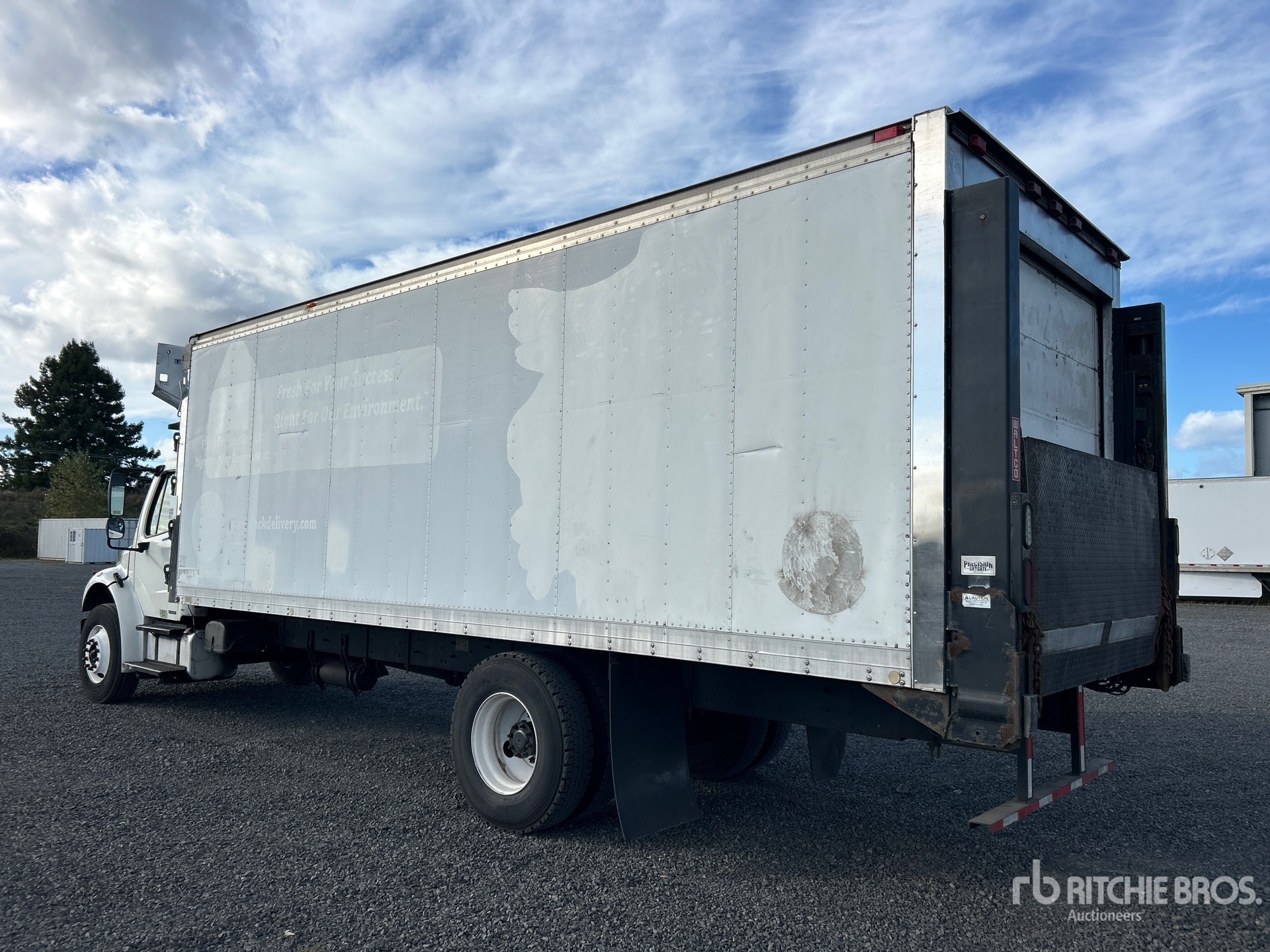 2005 Freightliner M2