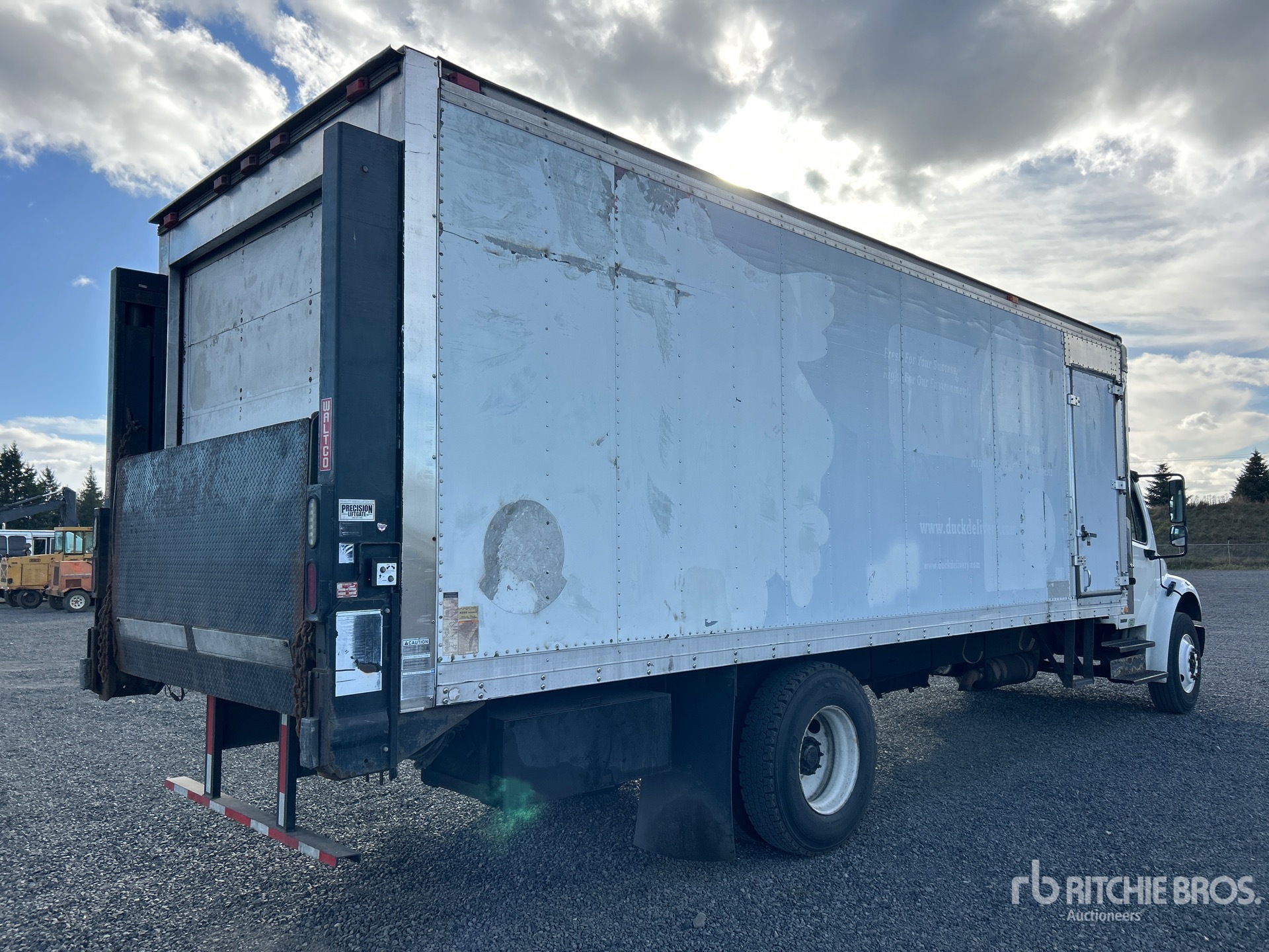 2005 Freightliner M2