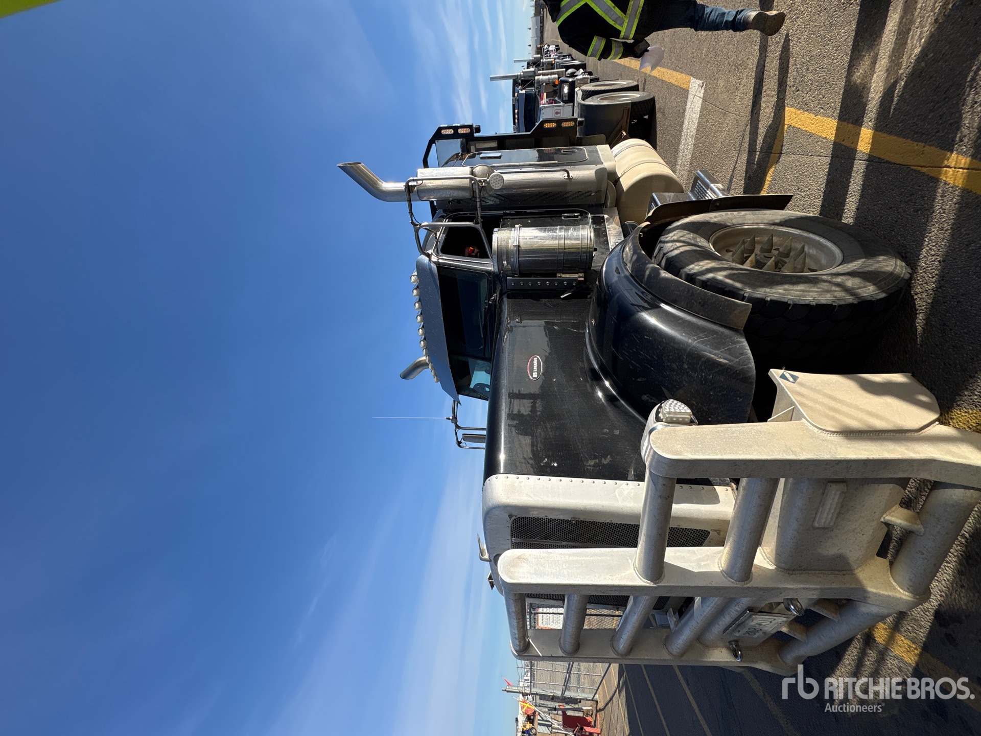 2023 Peterbilt 367