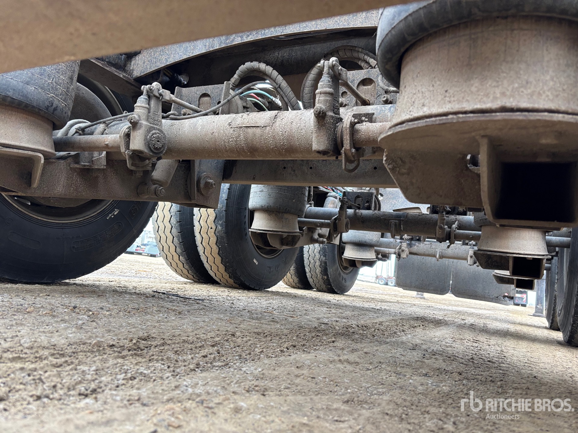 2023 Peerless 32 ft Super B-Train Lead Hayrack