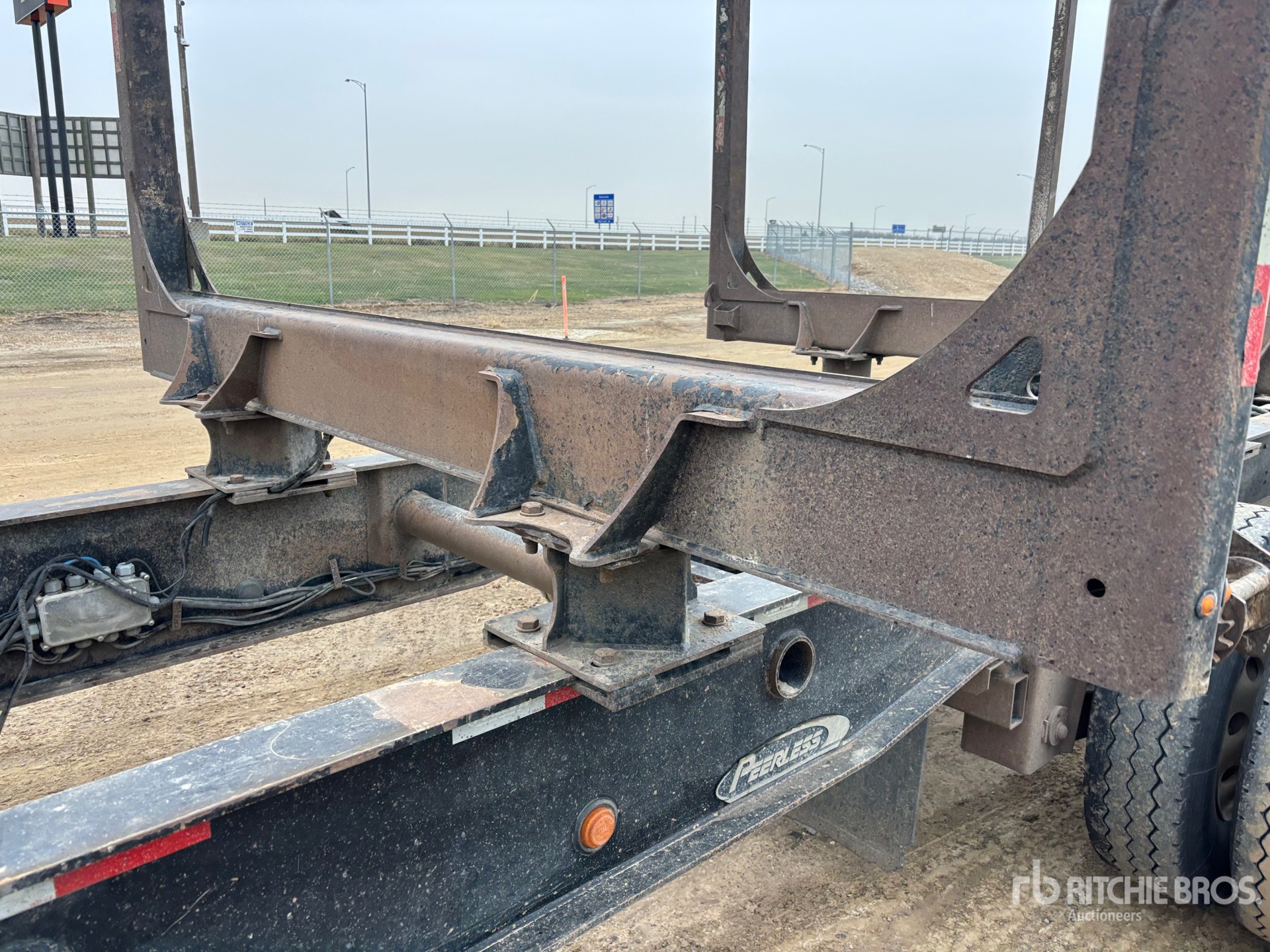2023 Peerless 32 ft Super B-Train Lead Hayrack