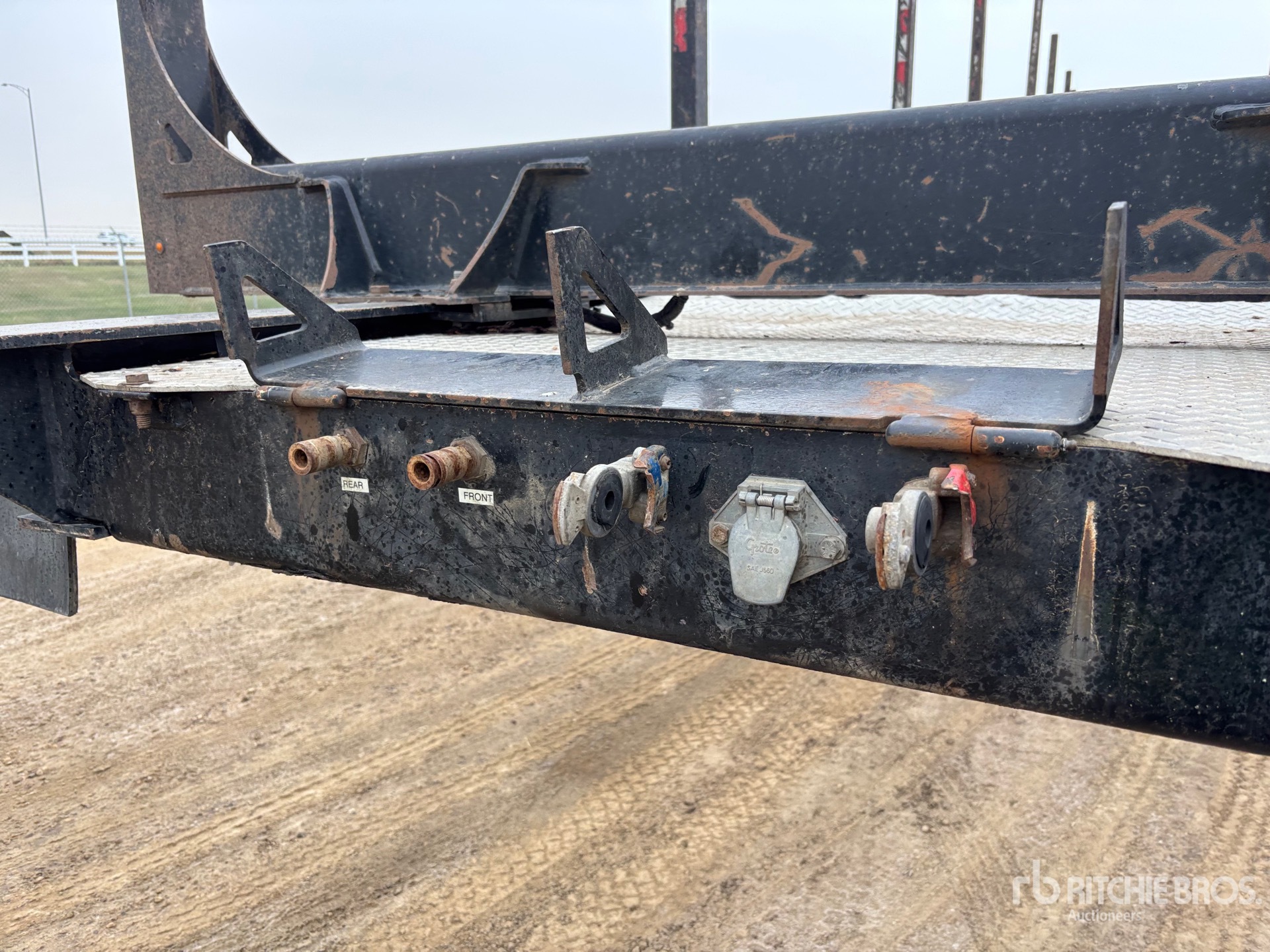 2023 Peerless 32 ft Super B-Train Lead Hayrack