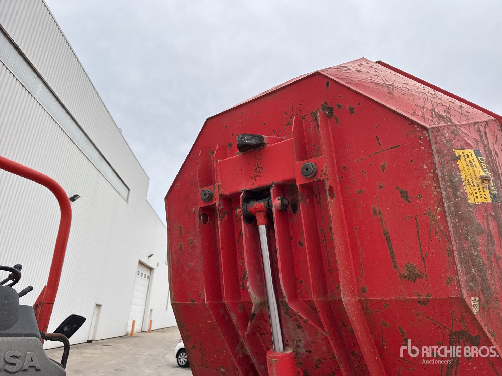 2013 Ausa D600APG