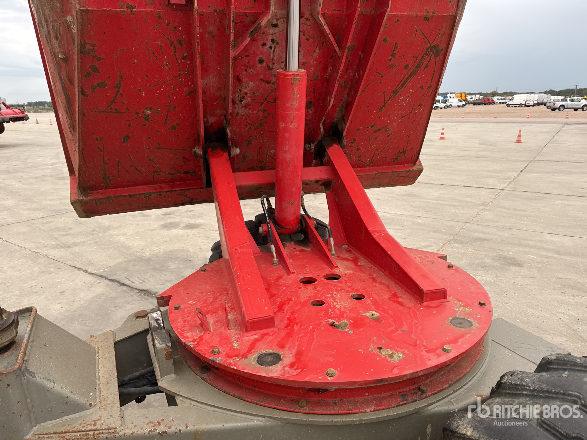 2013 Ausa D600APG