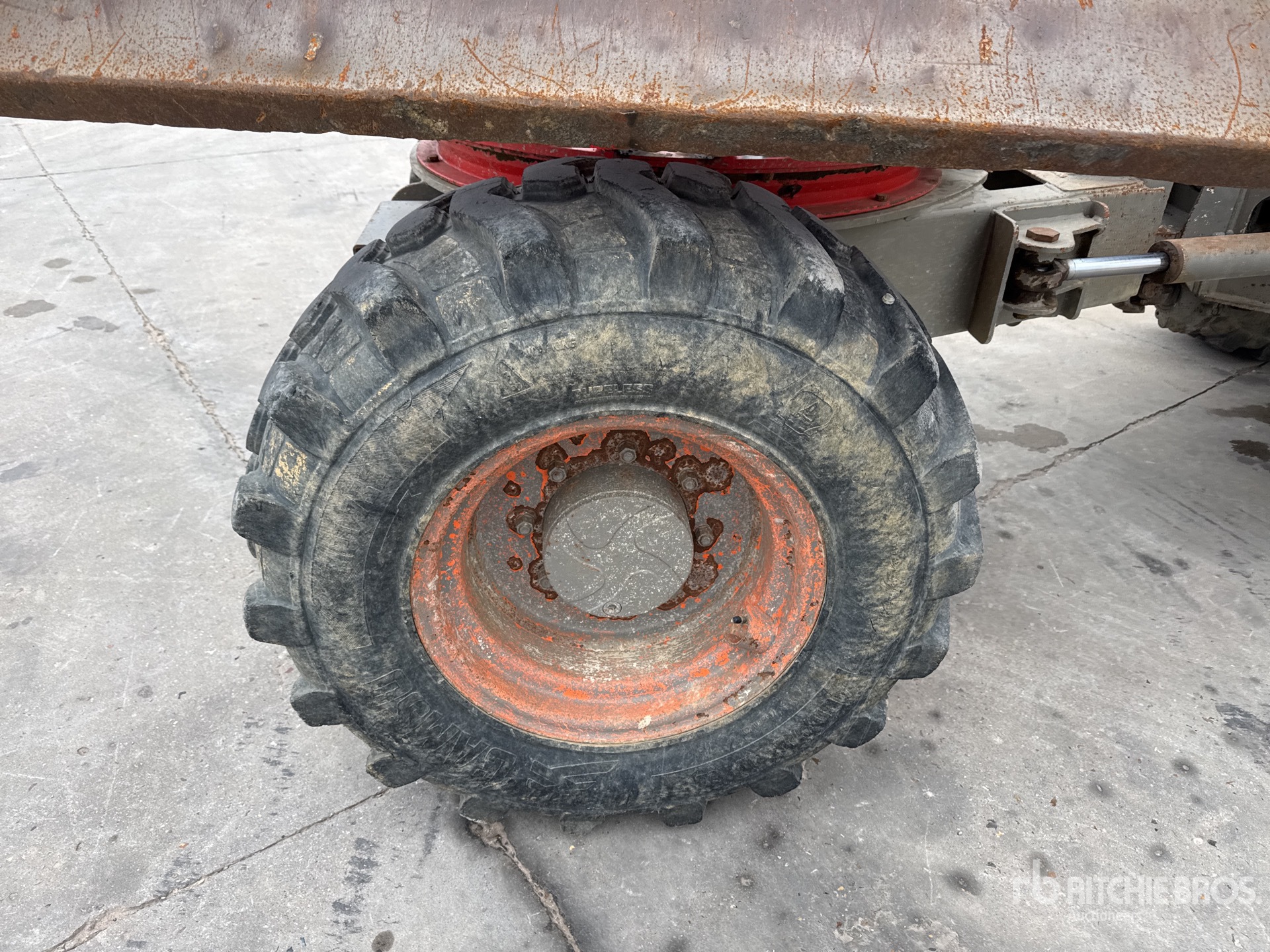 2013 Ausa D600APG