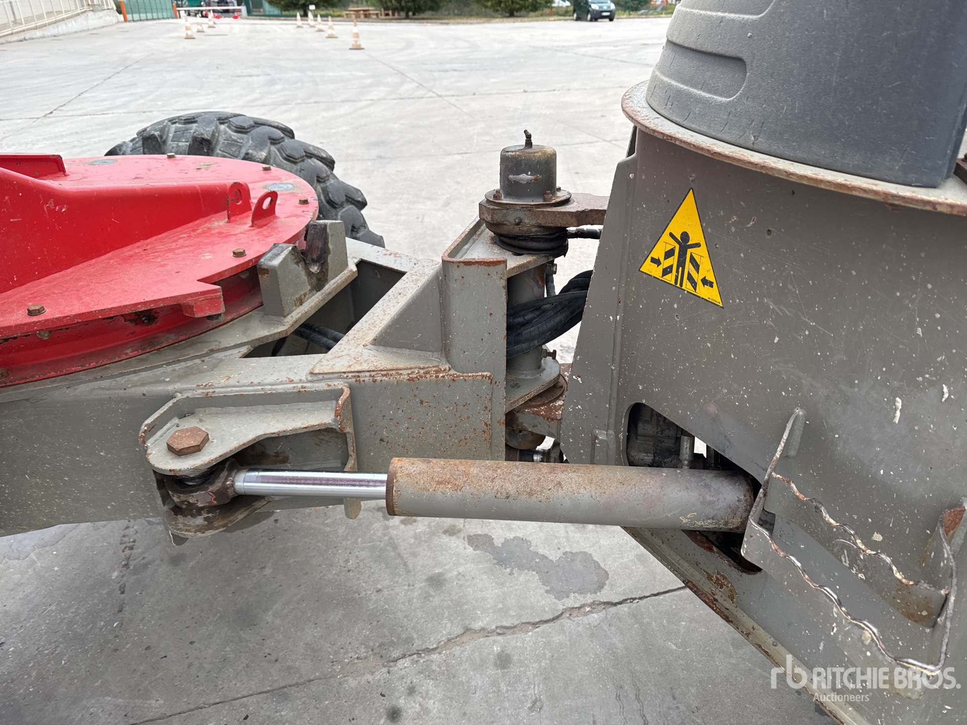 2013 Ausa D600APG