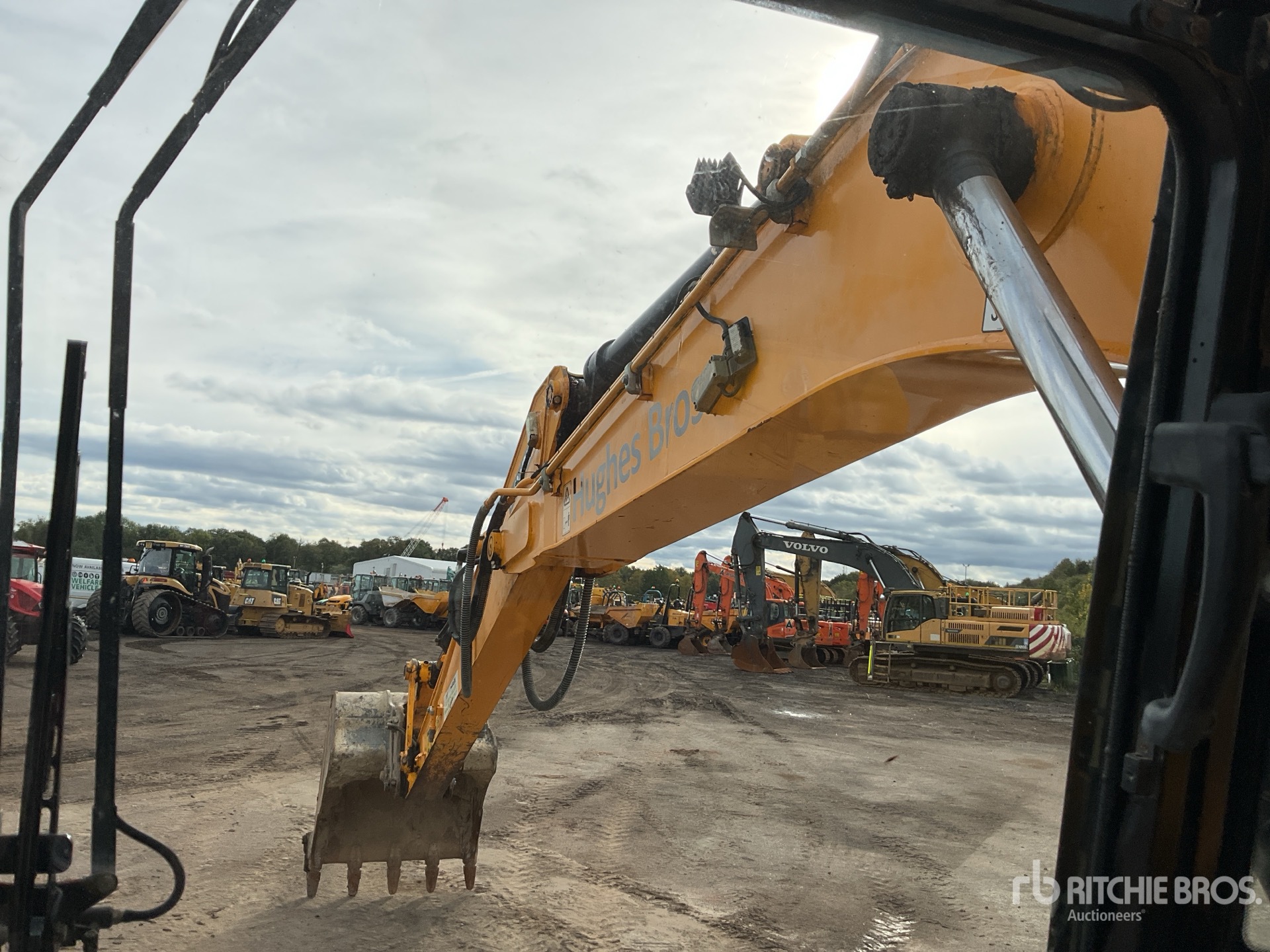 2018 JCB JS131LC