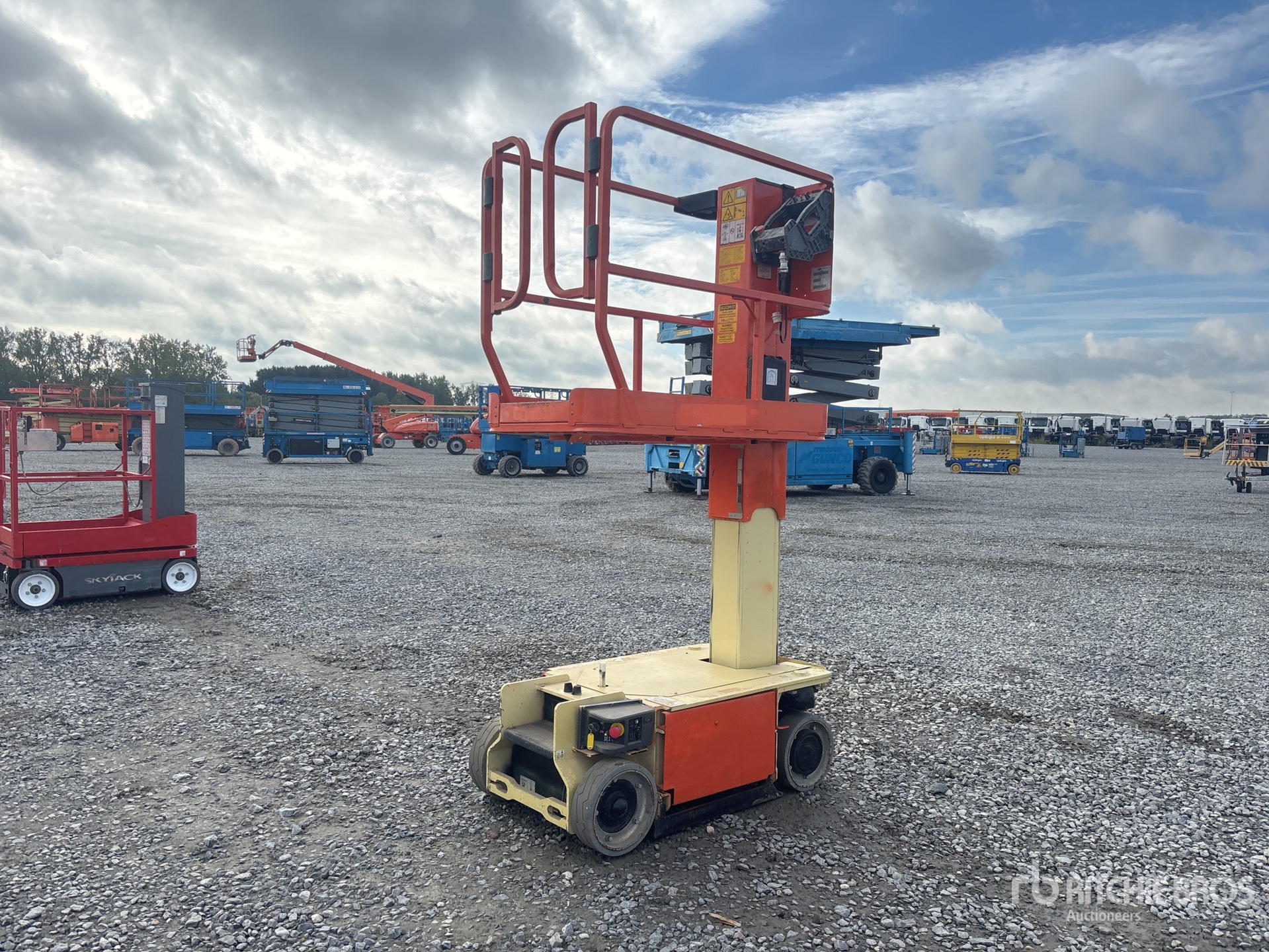 2014 JLG 1230ES