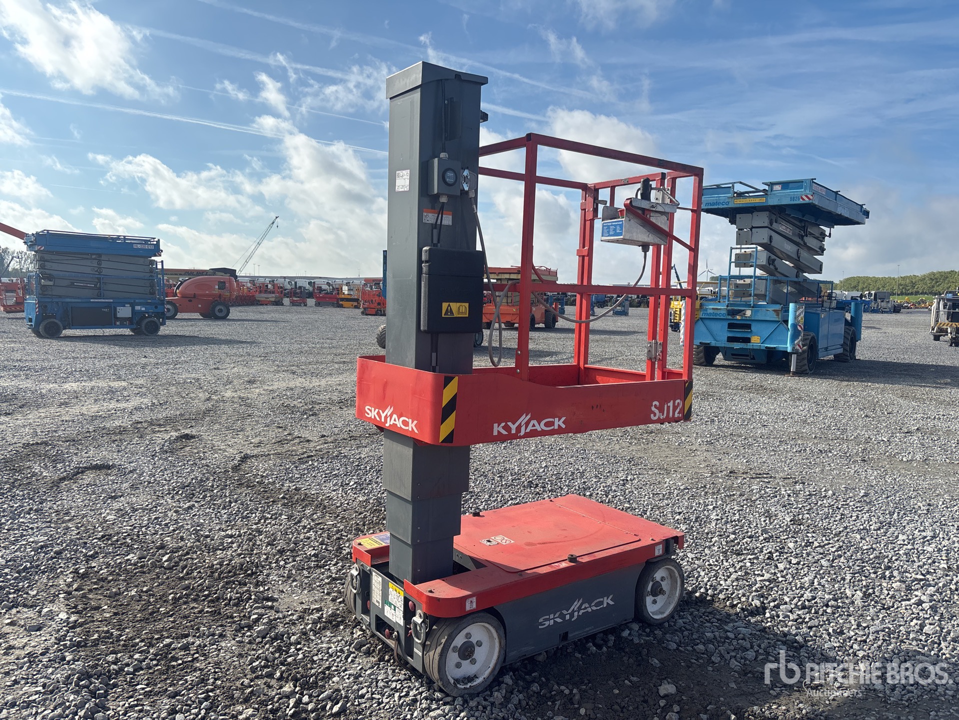 2016 Skyjack SJ12