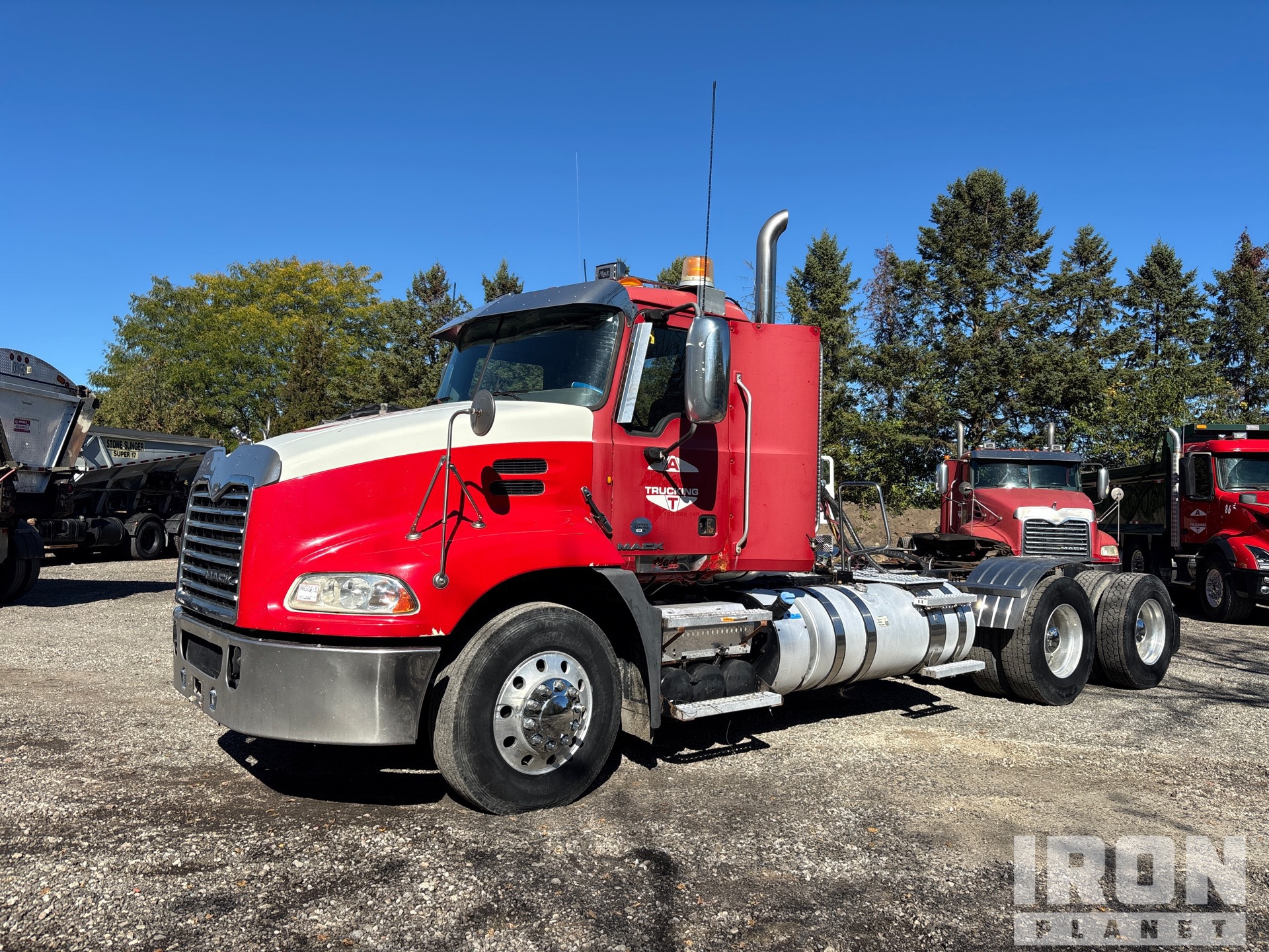 Photo of 2014 Mack CXU613