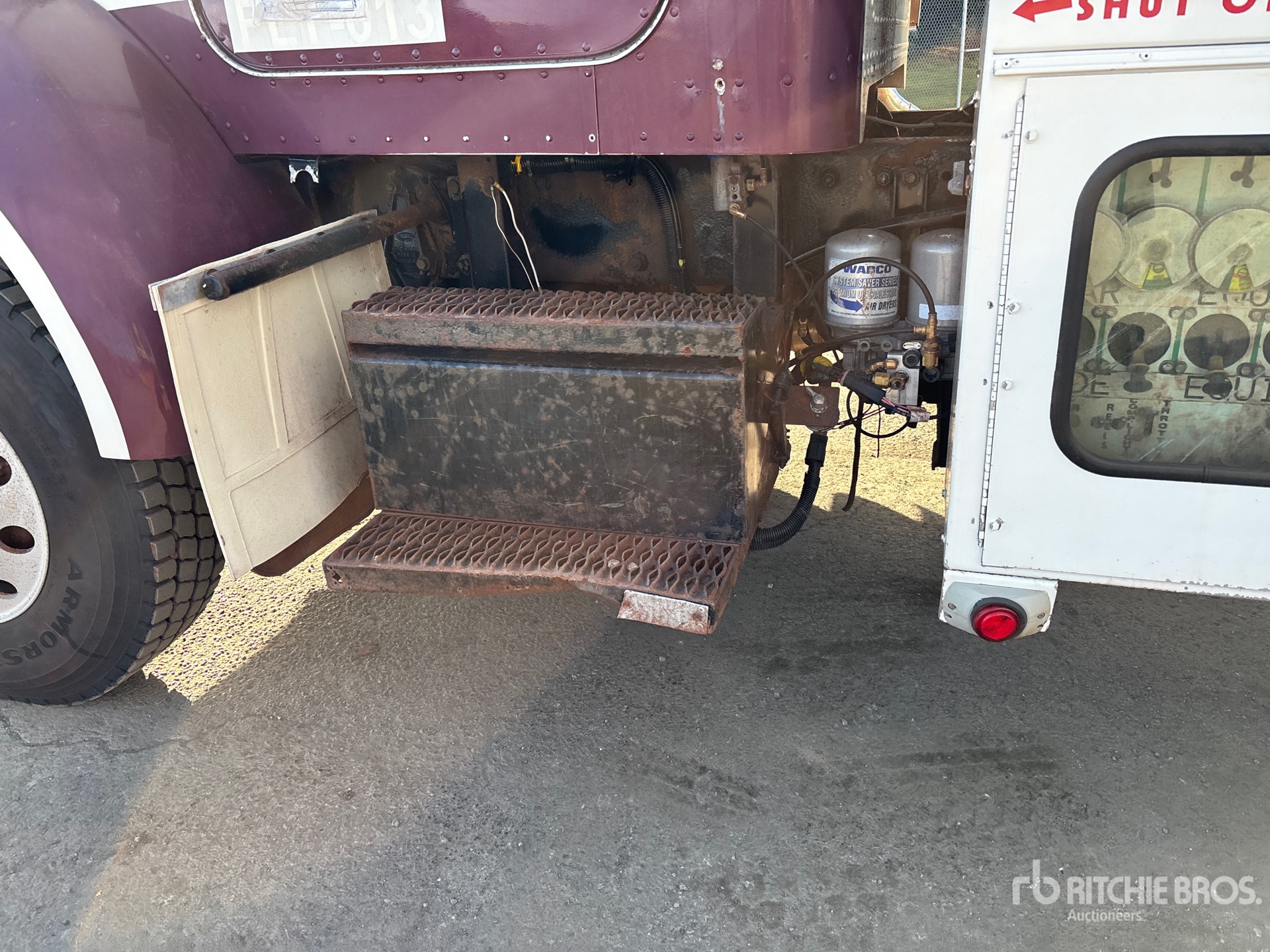 2004 Peterbilt 330