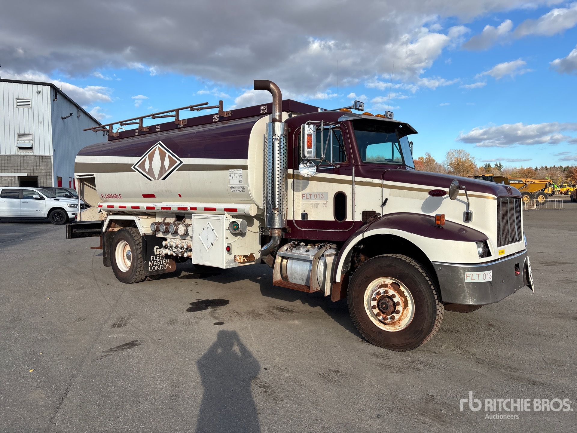 2004 Peterbilt 330
