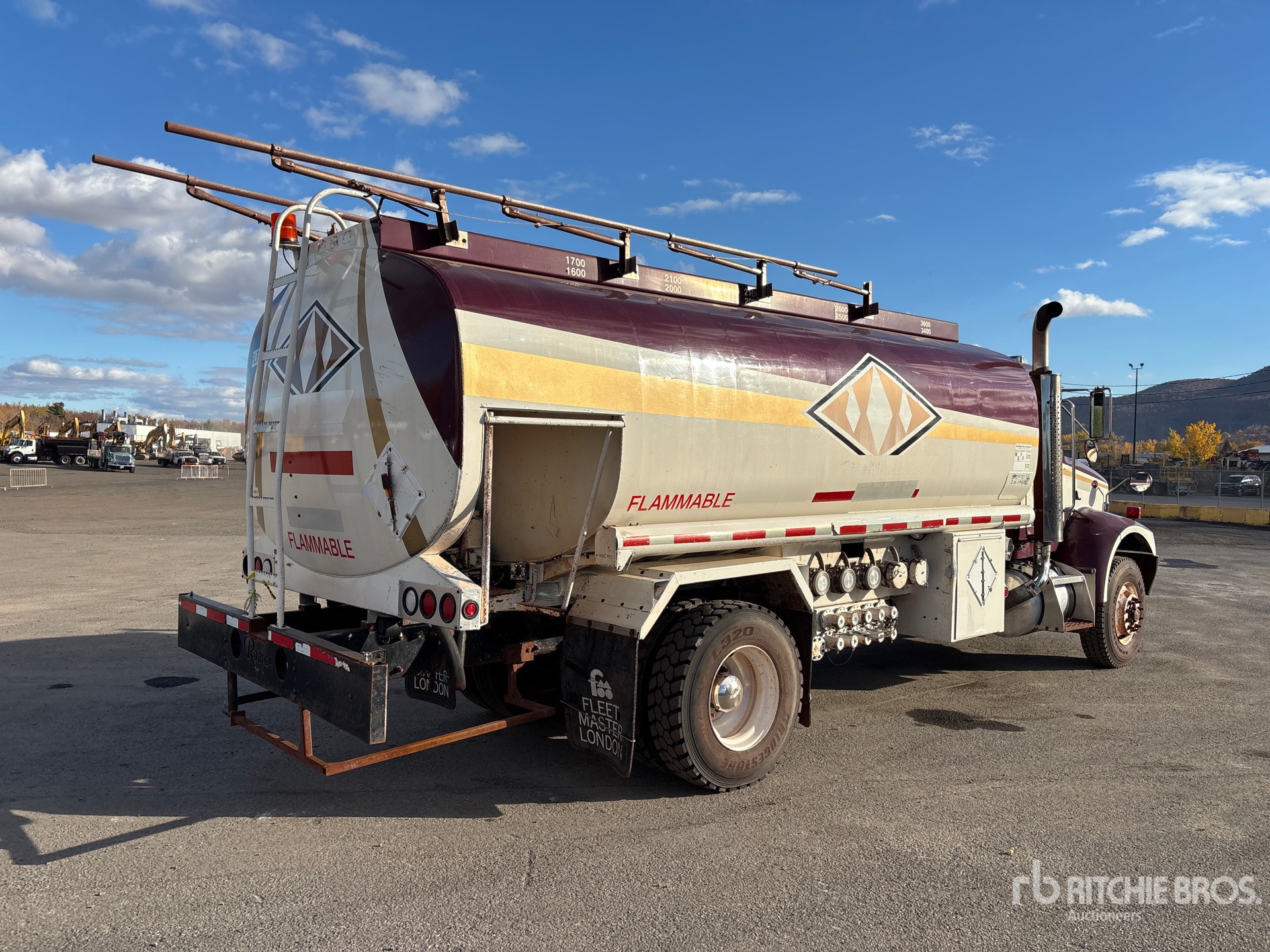 2004 Peterbilt 330