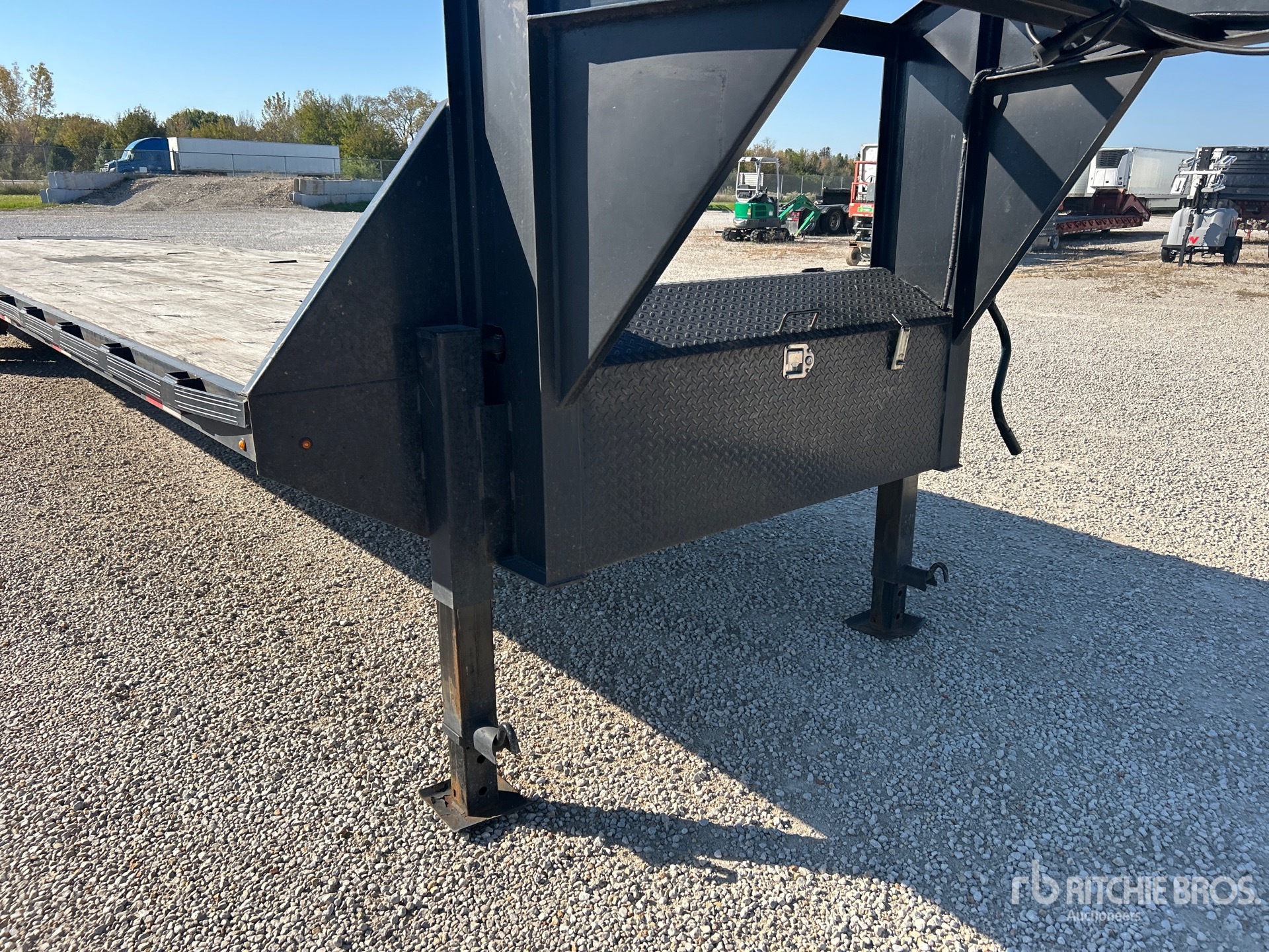 2023 Trailmax 40 ft T/A Gooseneck
