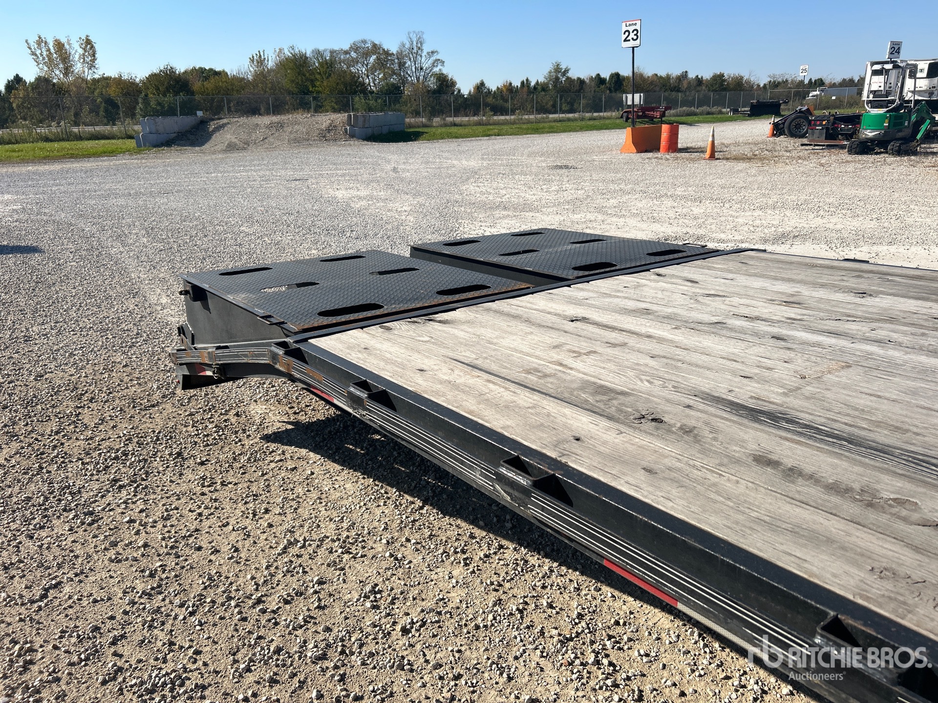 2023 Trailmax 40 ft T/A Gooseneck
