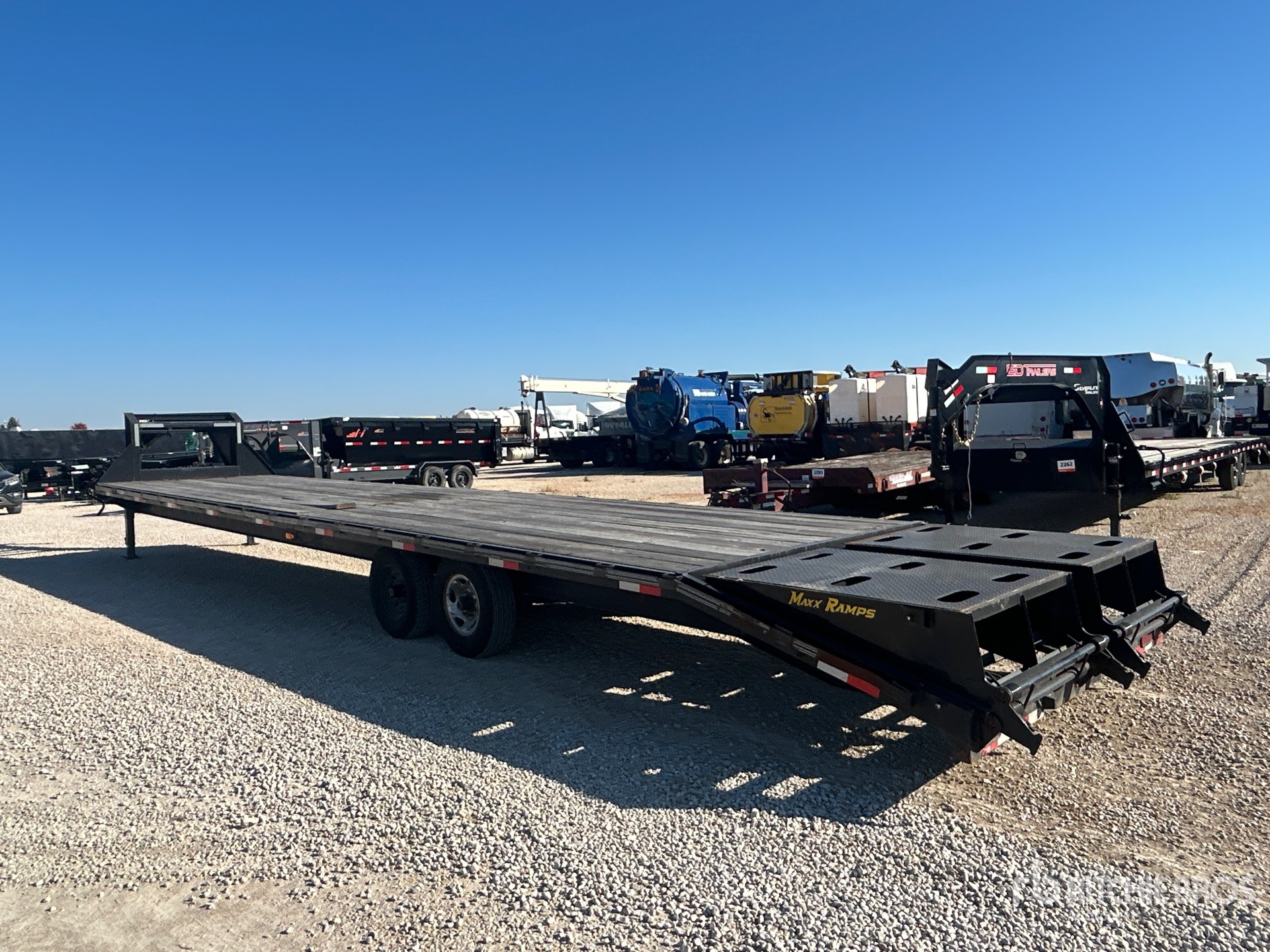 2023 Trailmax 40 ft T/A Gooseneck