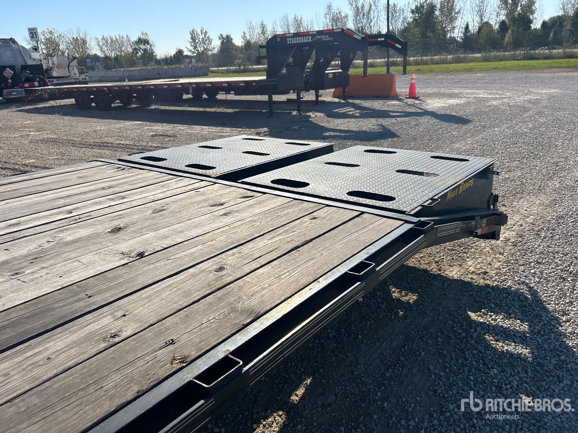 2023 Trailmax 40 ft T/A Gooseneck