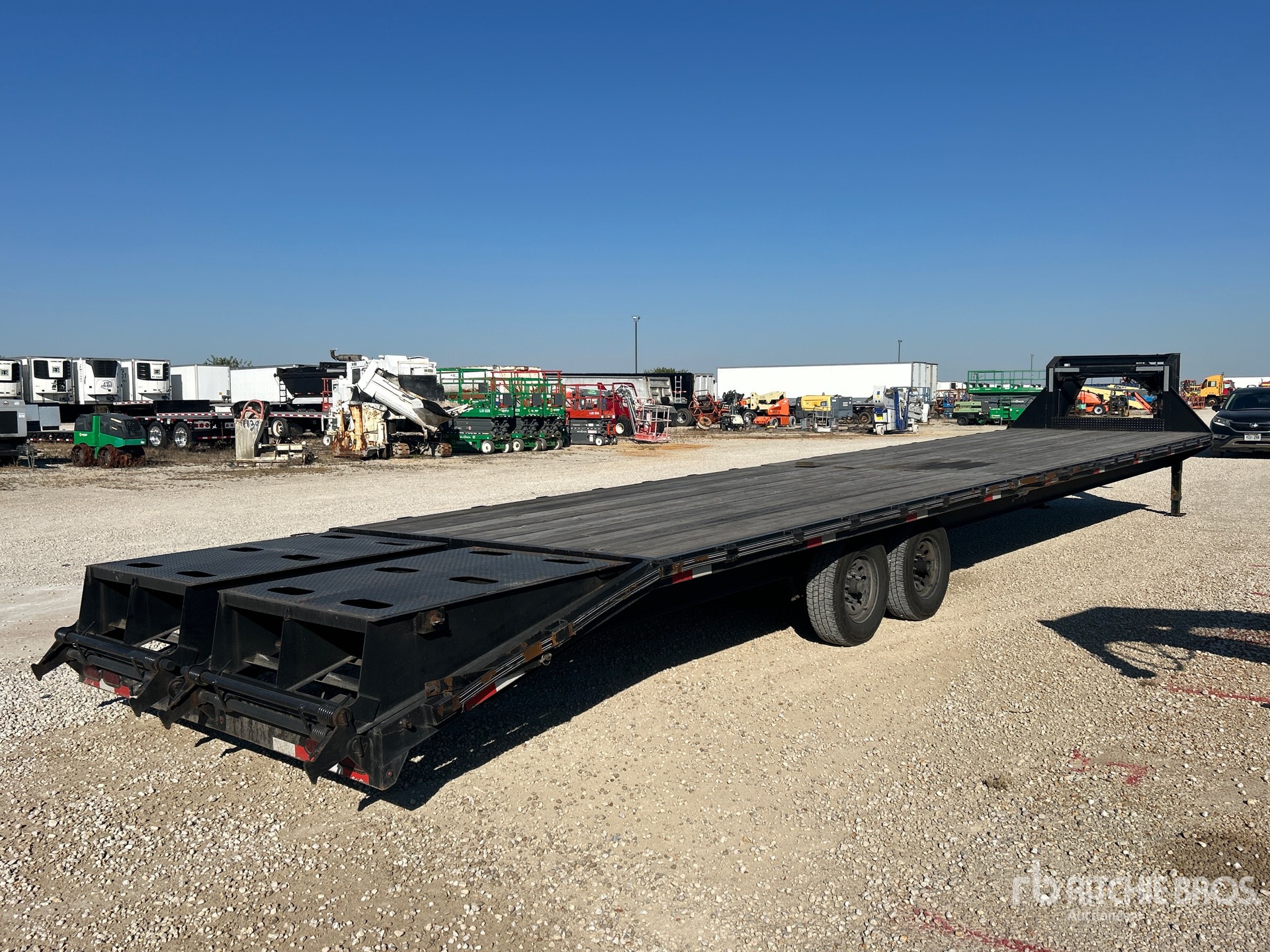 2023 Trailmax 40 ft T/A Gooseneck