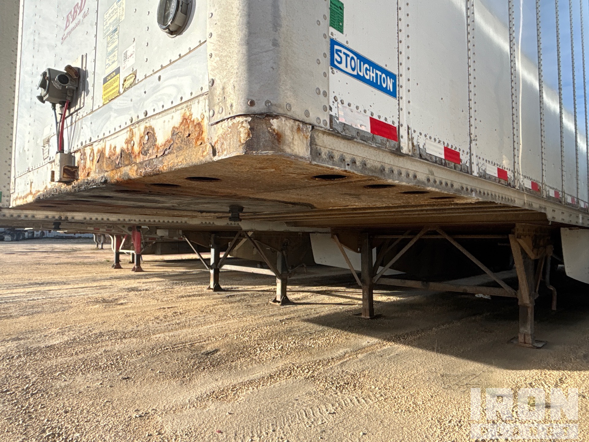 2011 Stoughton 53 ft x 102 in T/A