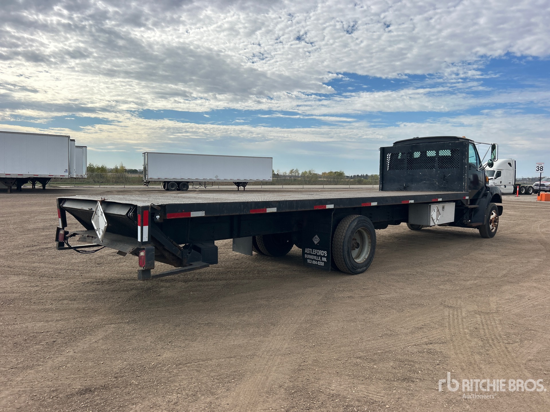 1999 Sterling L8501