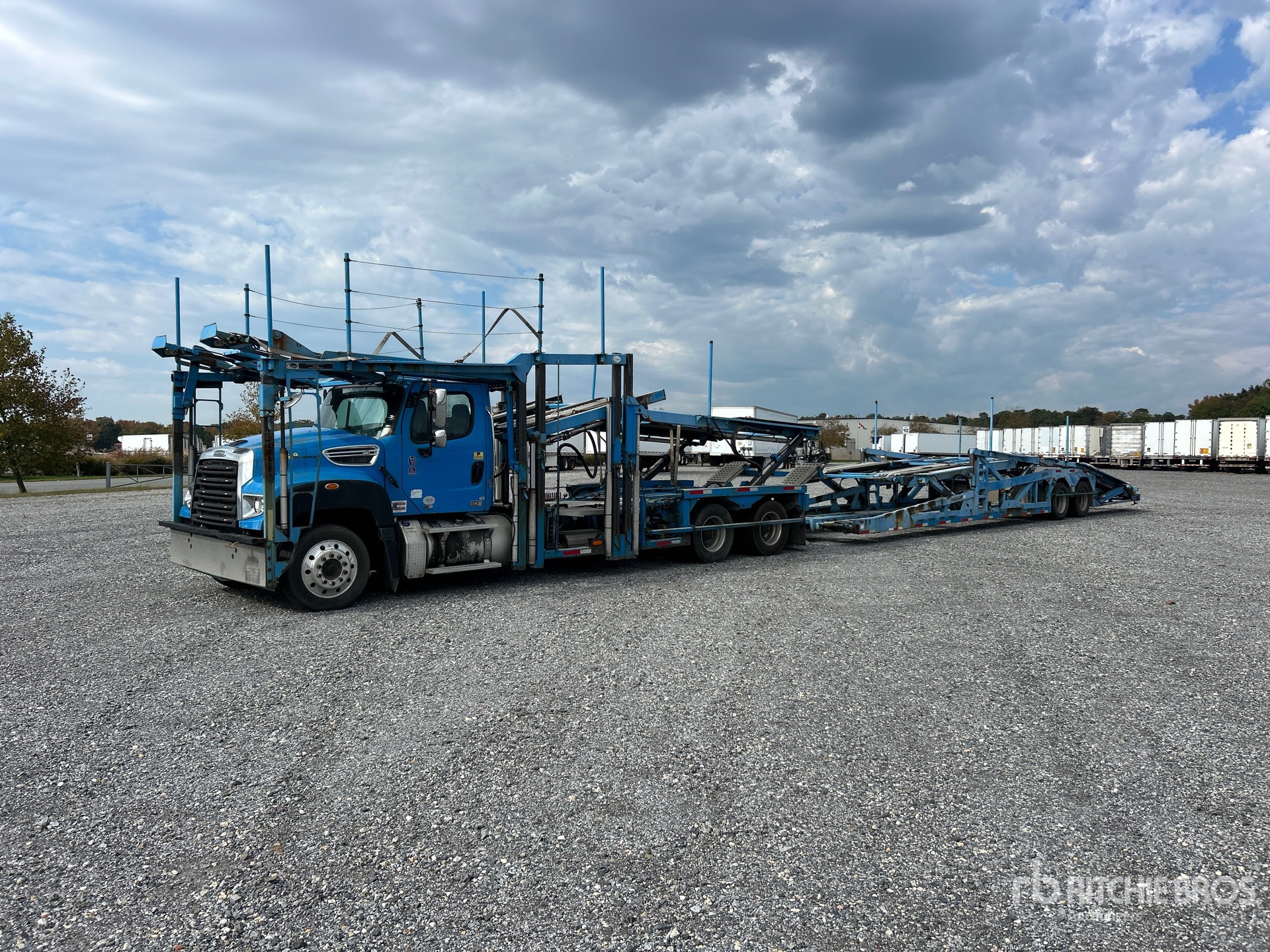 Photo of 2015 Freightliner 114SD