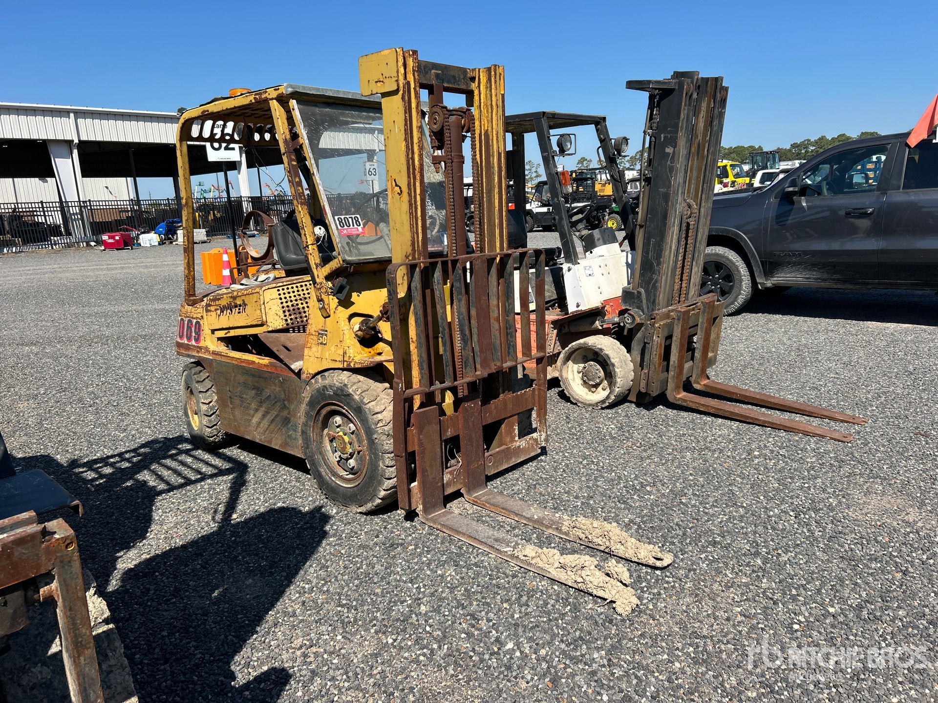 Hyster PNEUMATIC TIRE (INOPERABLE)