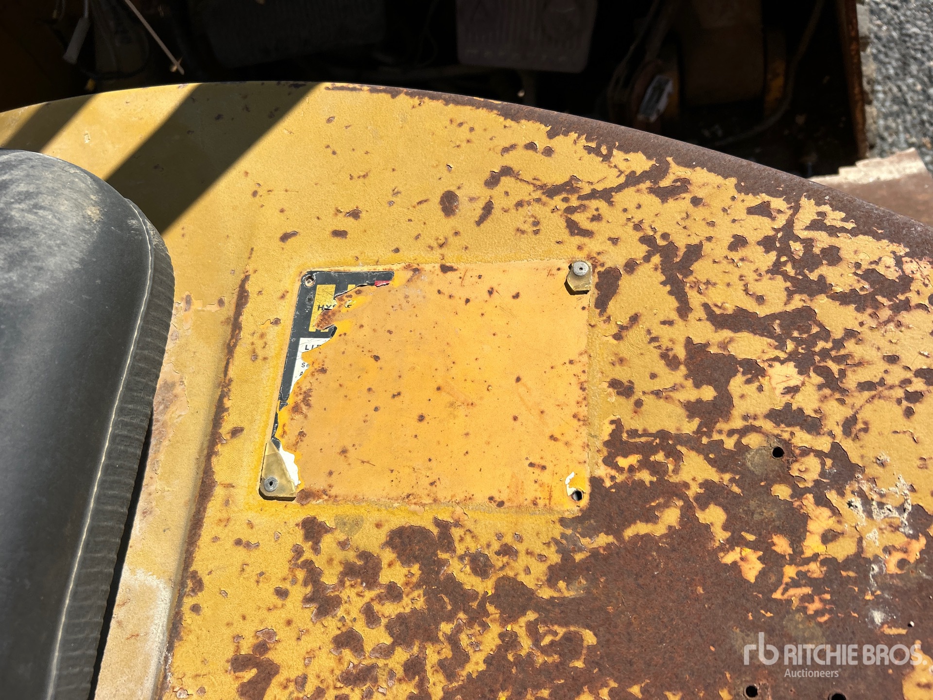 Hyster PNEUMATIC TIRE (INOPERABLE)