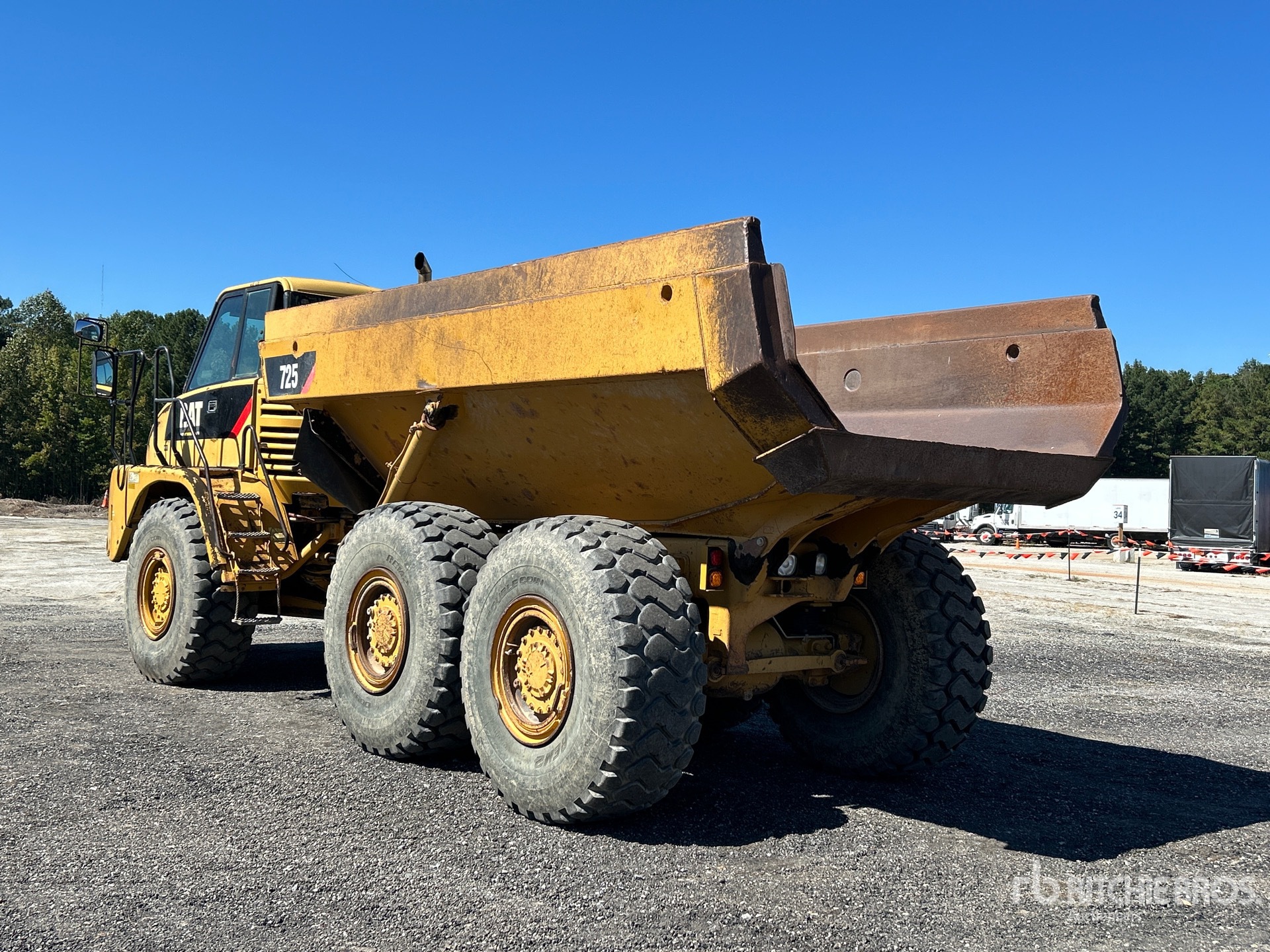 2005 Caterpillar 725