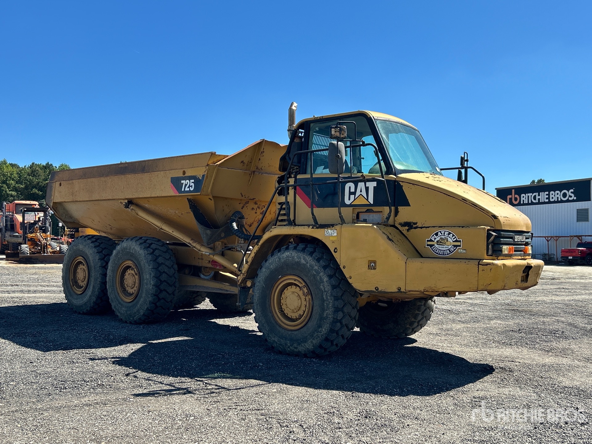 2005 Caterpillar 725