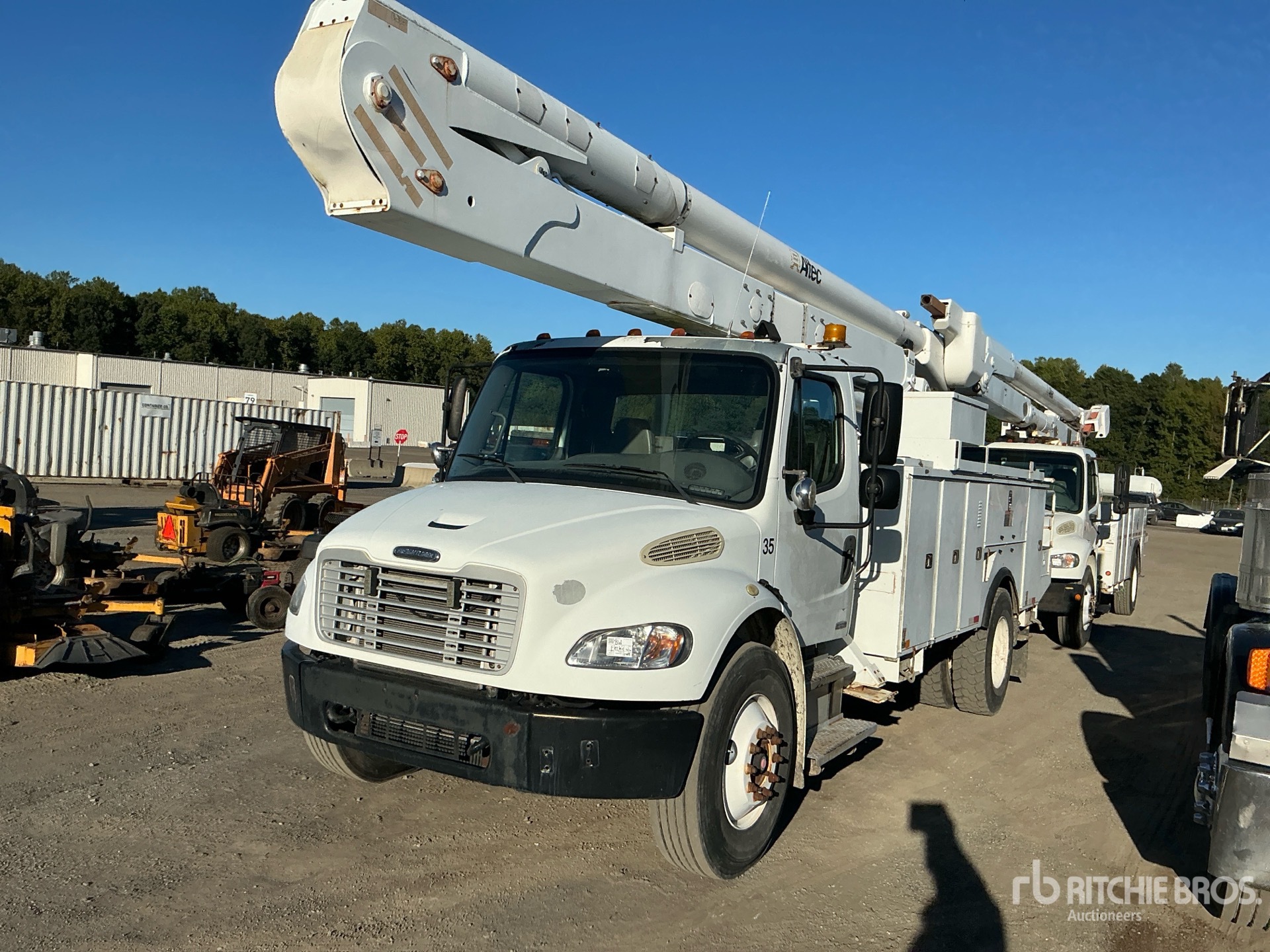 2010 Freightliner M2 106