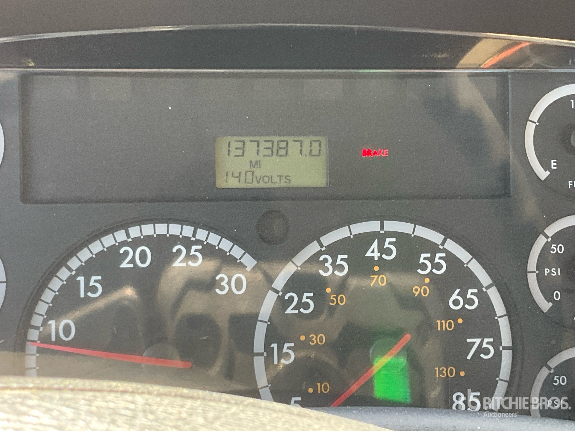 2010 Freightliner M2 106