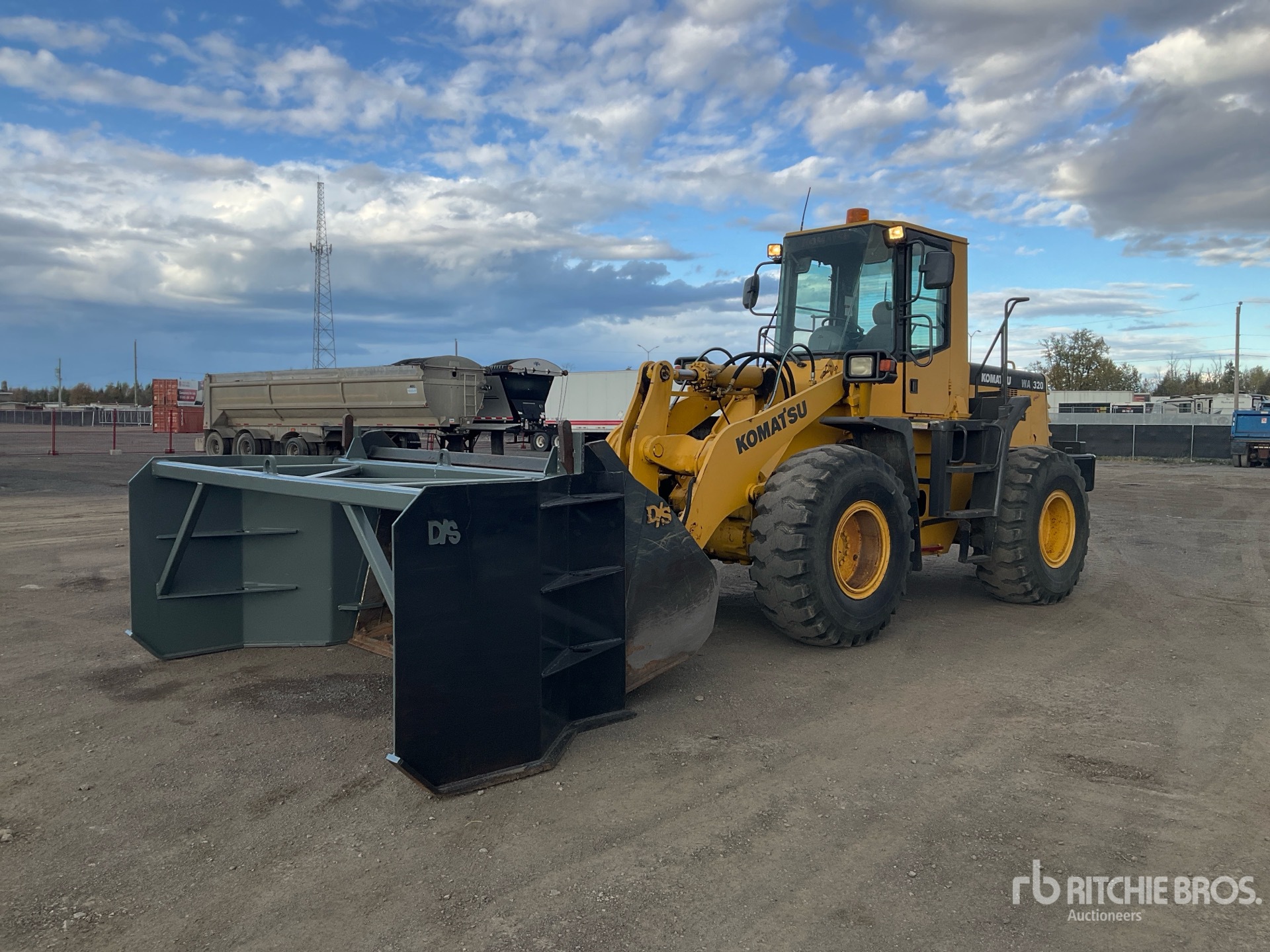 Photo of 2002 Komatsu WA320-3MC
