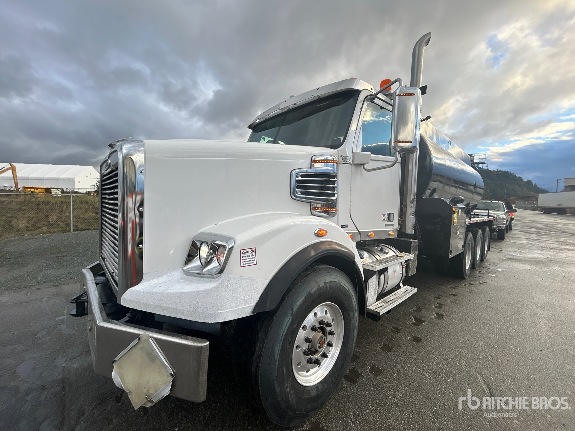 2012 Freightliner CORONADO 122