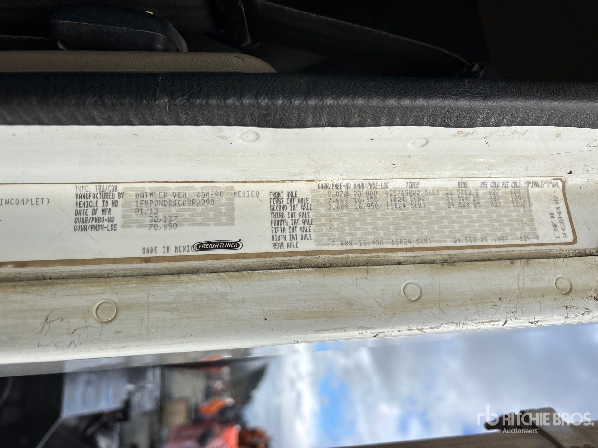 2012 Freightliner CORONADO 122