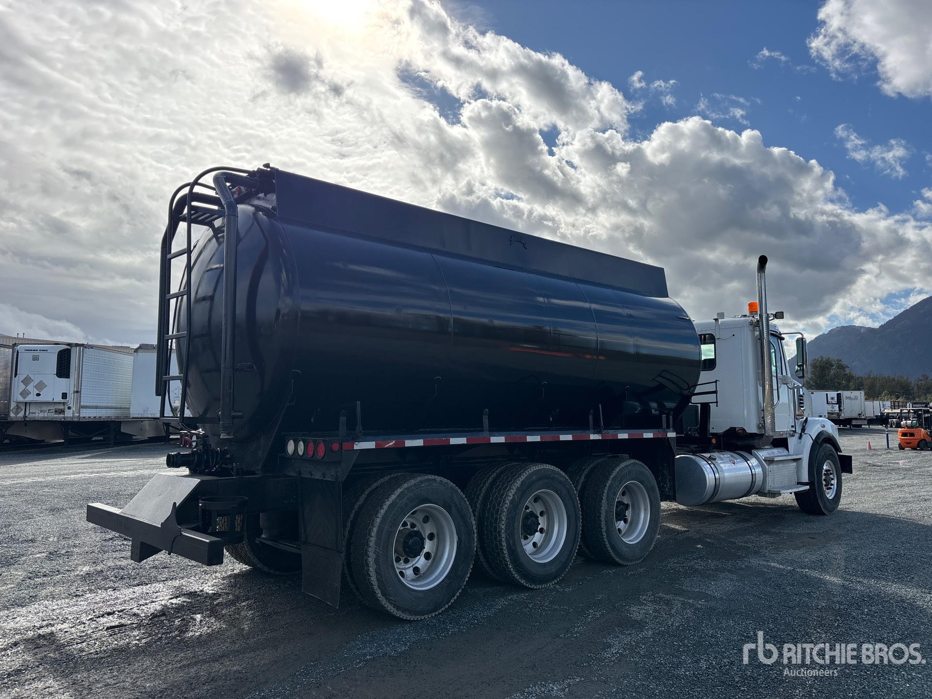 2012 Freightliner CORONADO 122