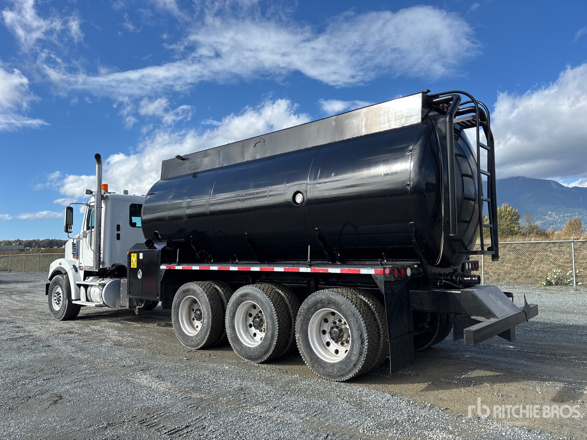 2012 Freightliner CORONADO 122