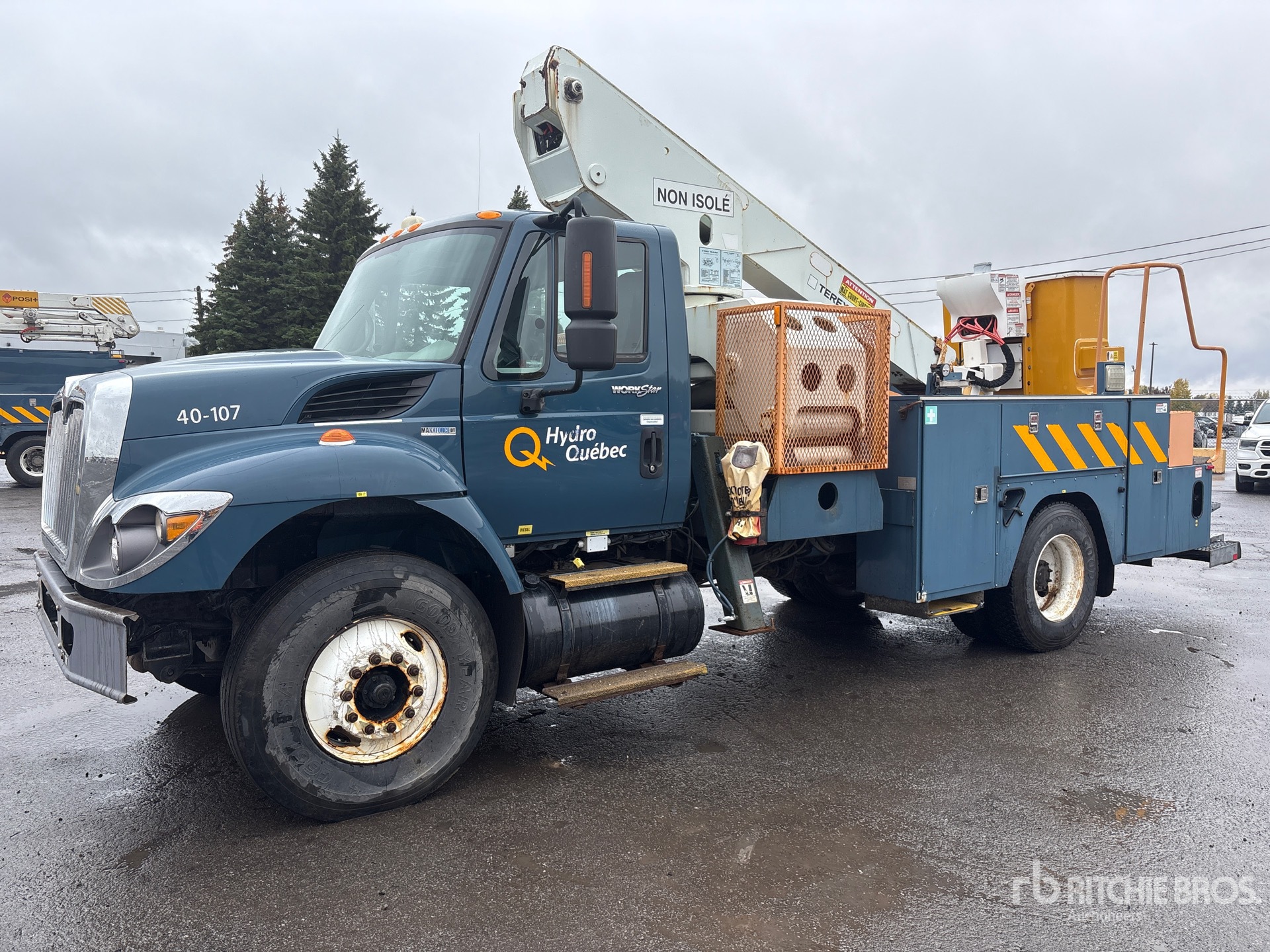 Photo of 2010 International 7400 SBA