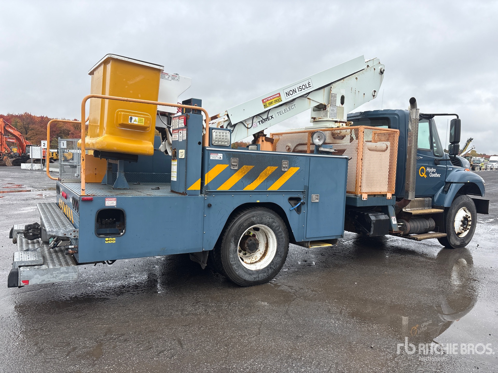 2010 International 7400 SBA
