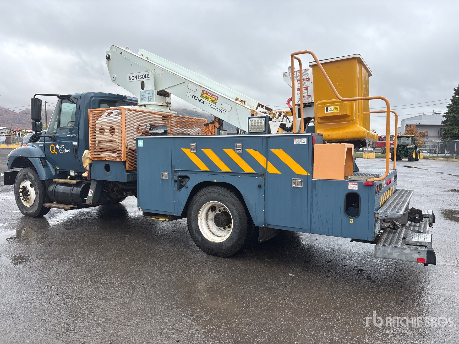 2010 International 7400 SBA
