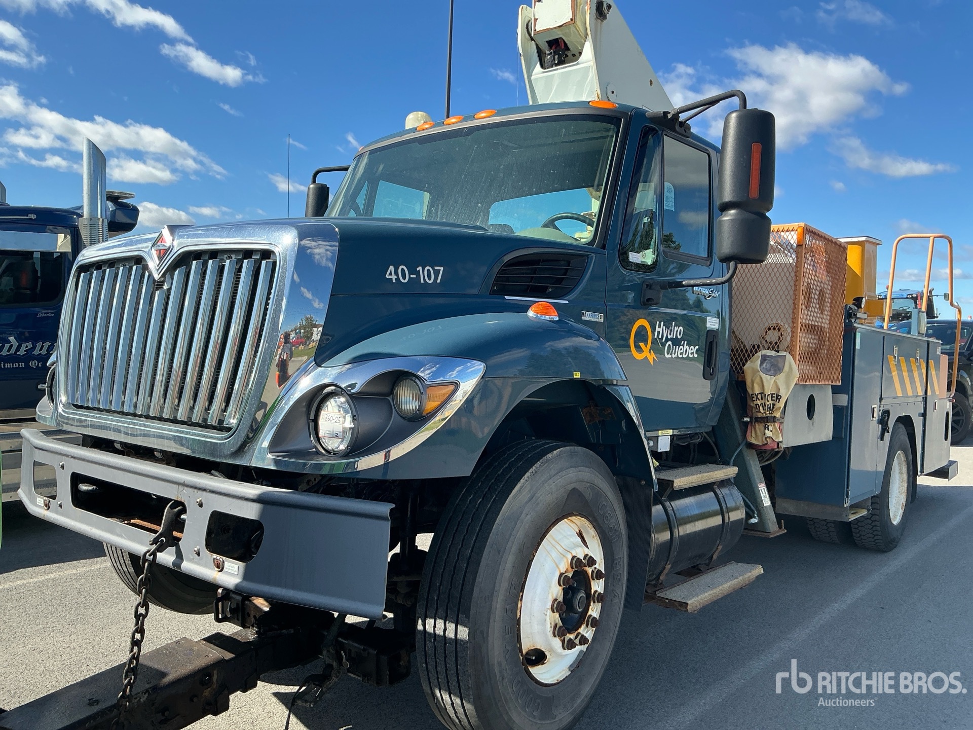 2010 International 7400 SBA