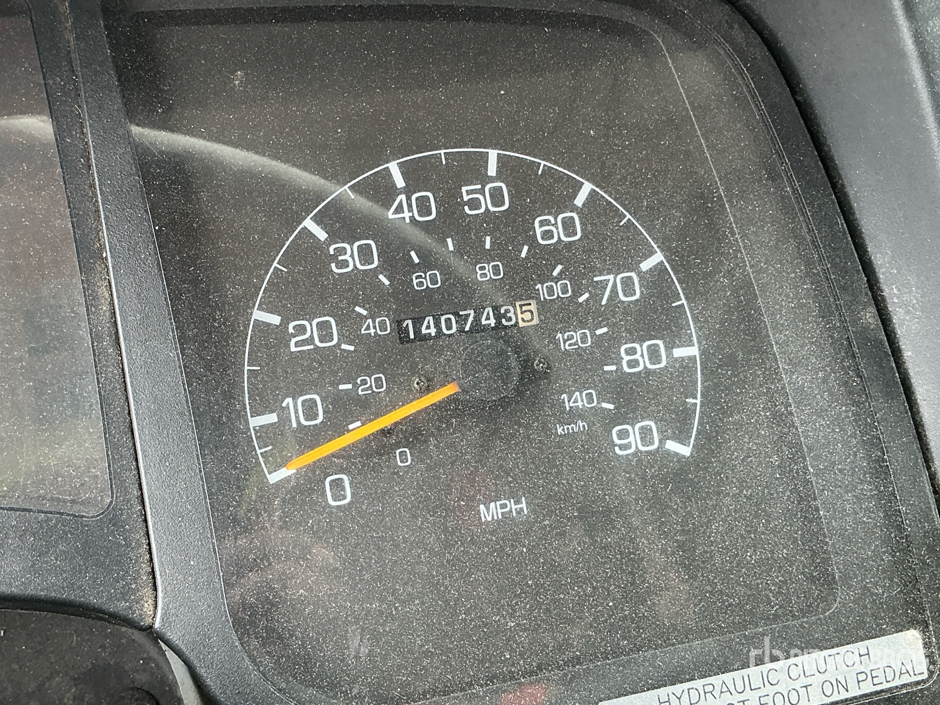 2004 Mitsubishi FM617