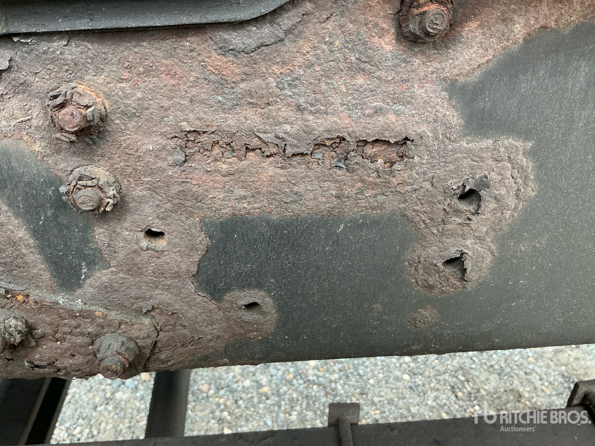 2004 Mitsubishi FM617