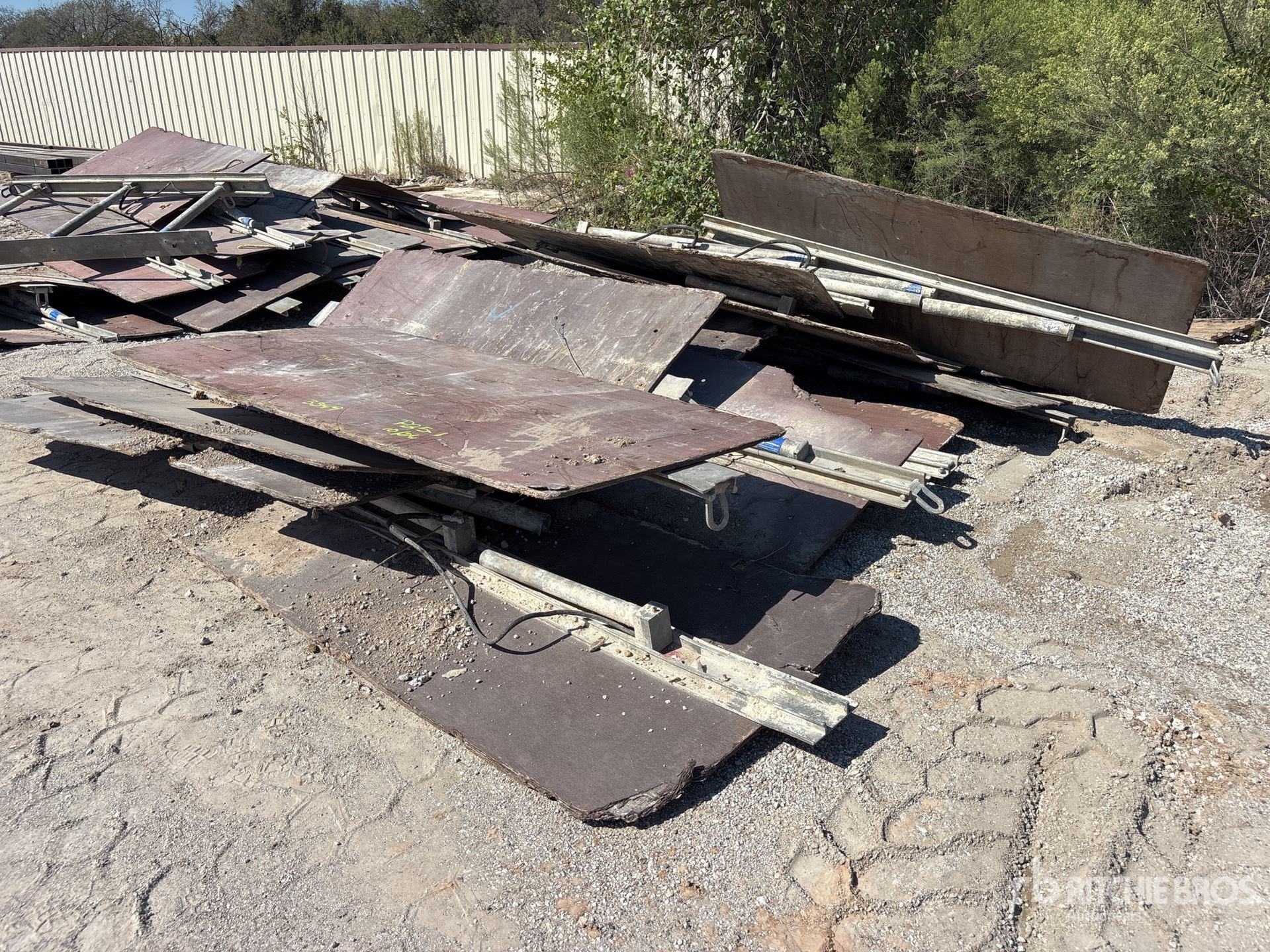 Photo of Speed Shore Quantity of Aluminum 34 in - 55 in