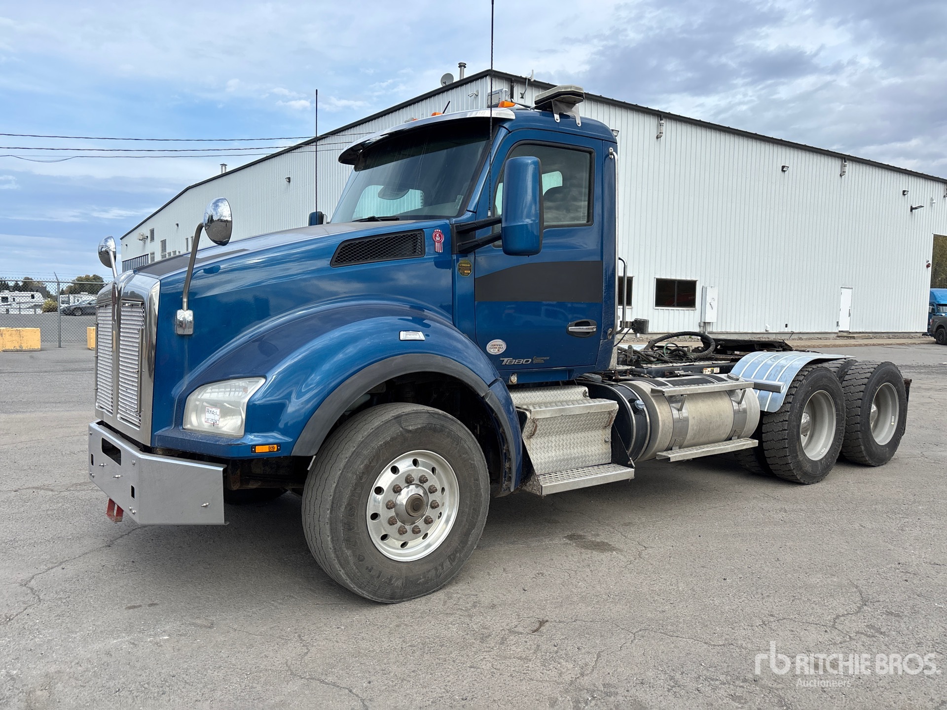 Photo of 2017 Kenworth T880