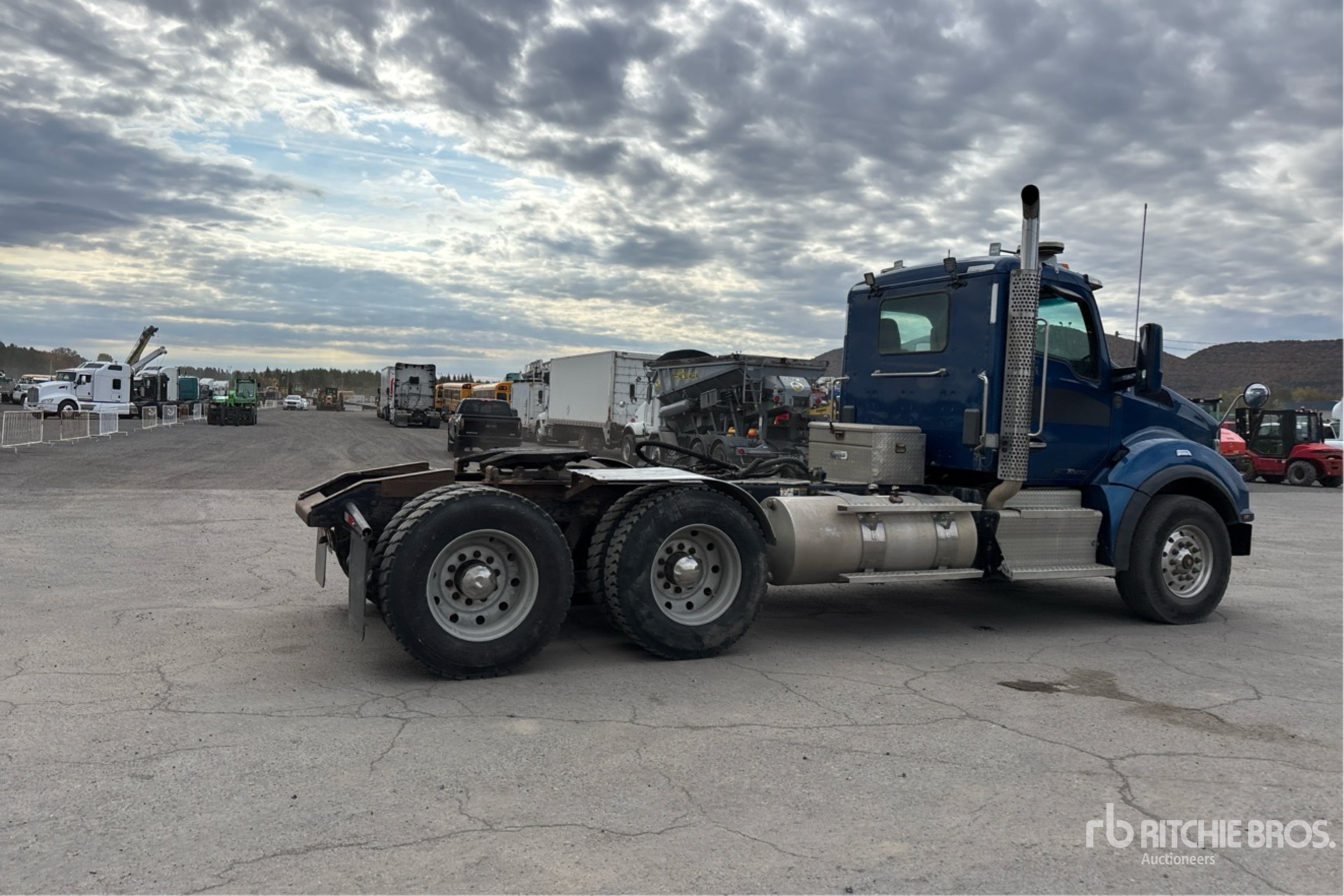 2017 Kenworth T880
