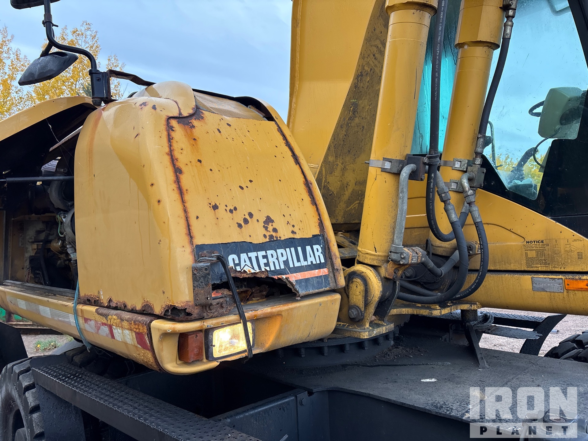 2005 Caterpillar M316C