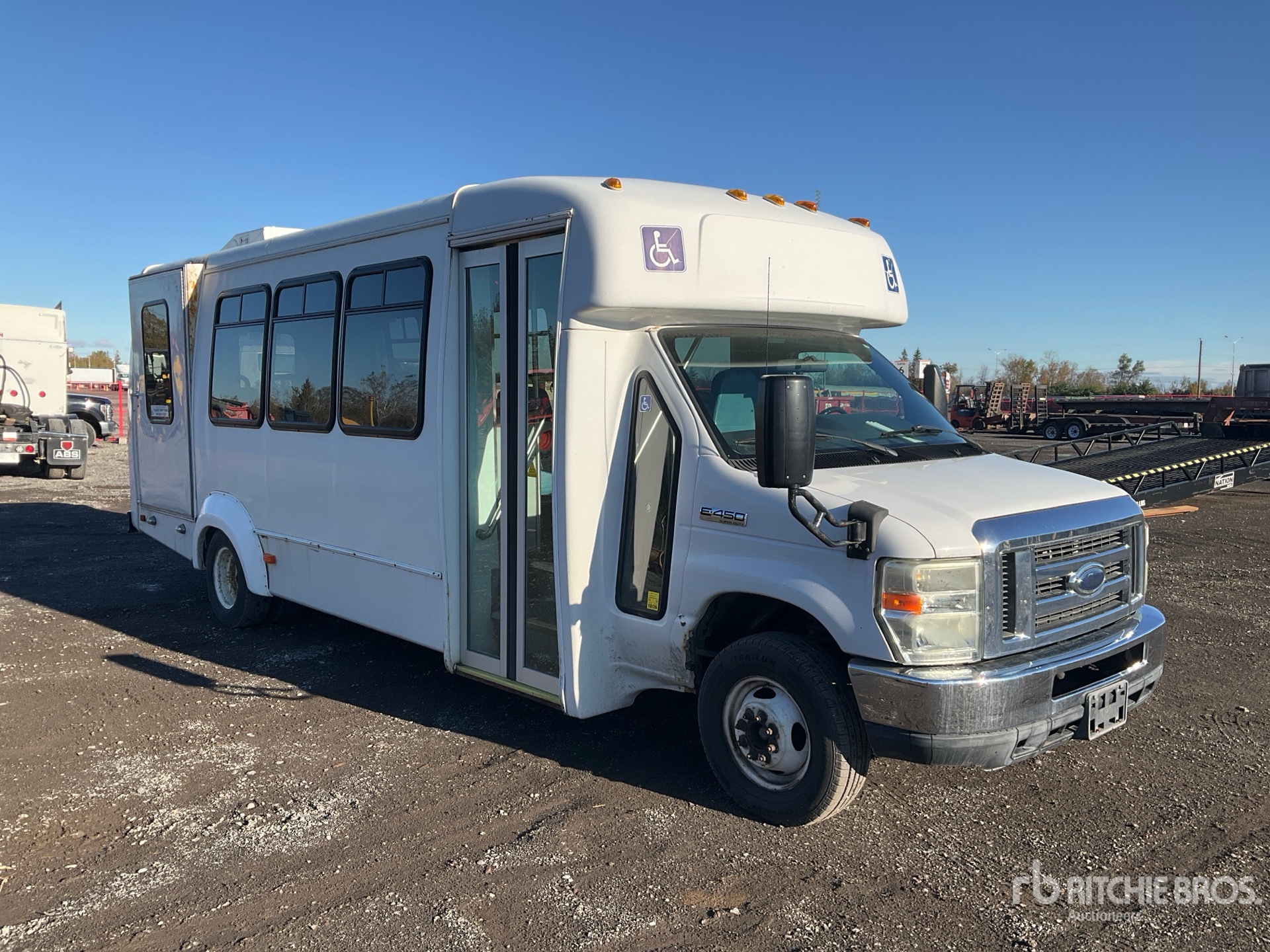 2011 Ford E-450