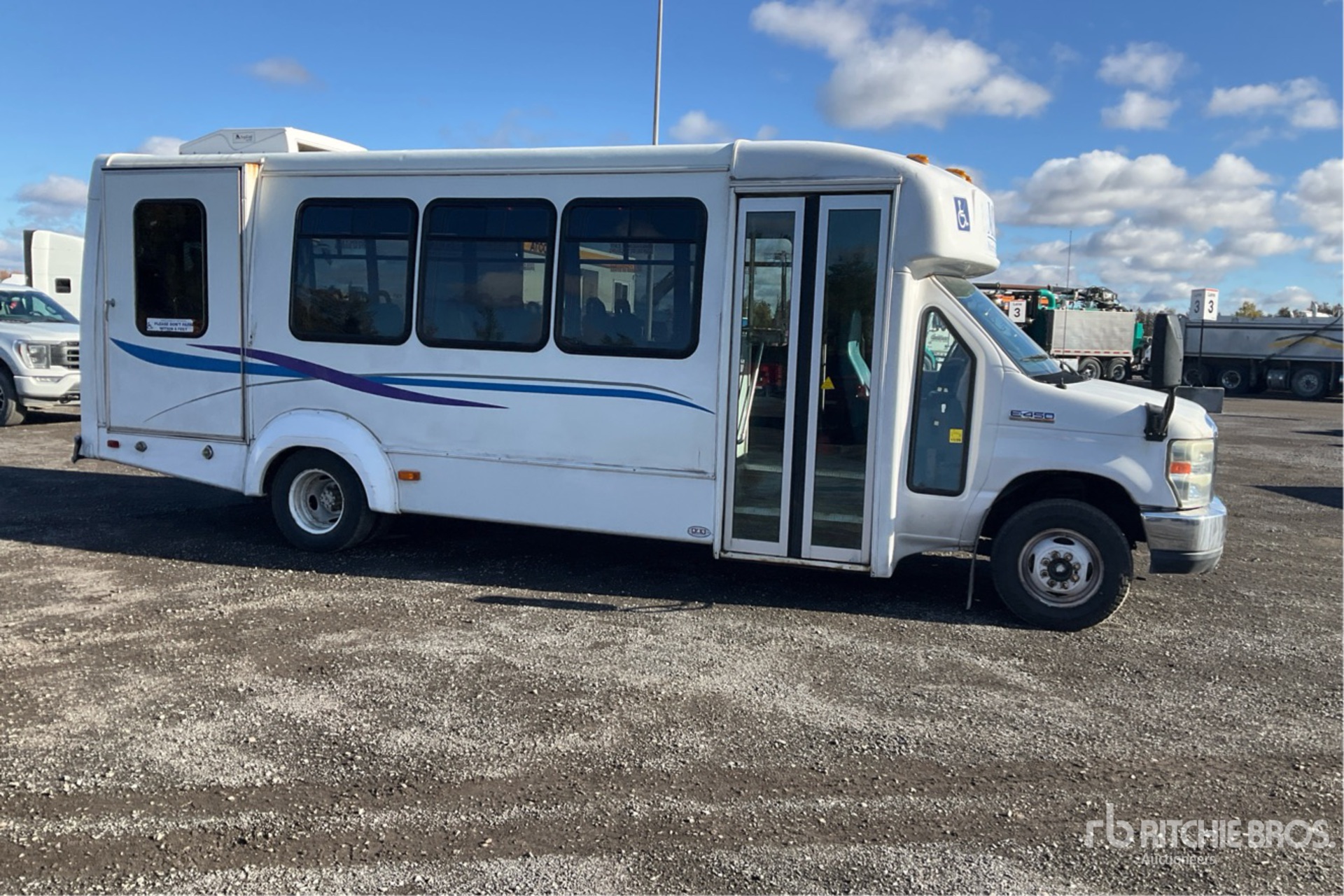 2011 Ford E-450