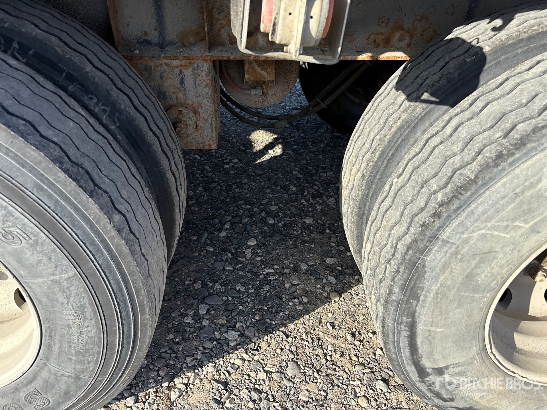 2007 Doepker 32 FT TRI/A SUPER B-TRAIN LEAD